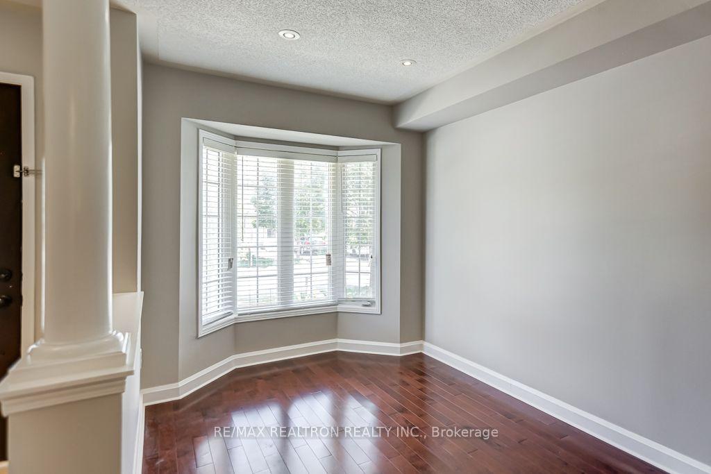Photo 5 of 20 Raintree Drive, Markham, Village Green-South Unionville — HOMEH
