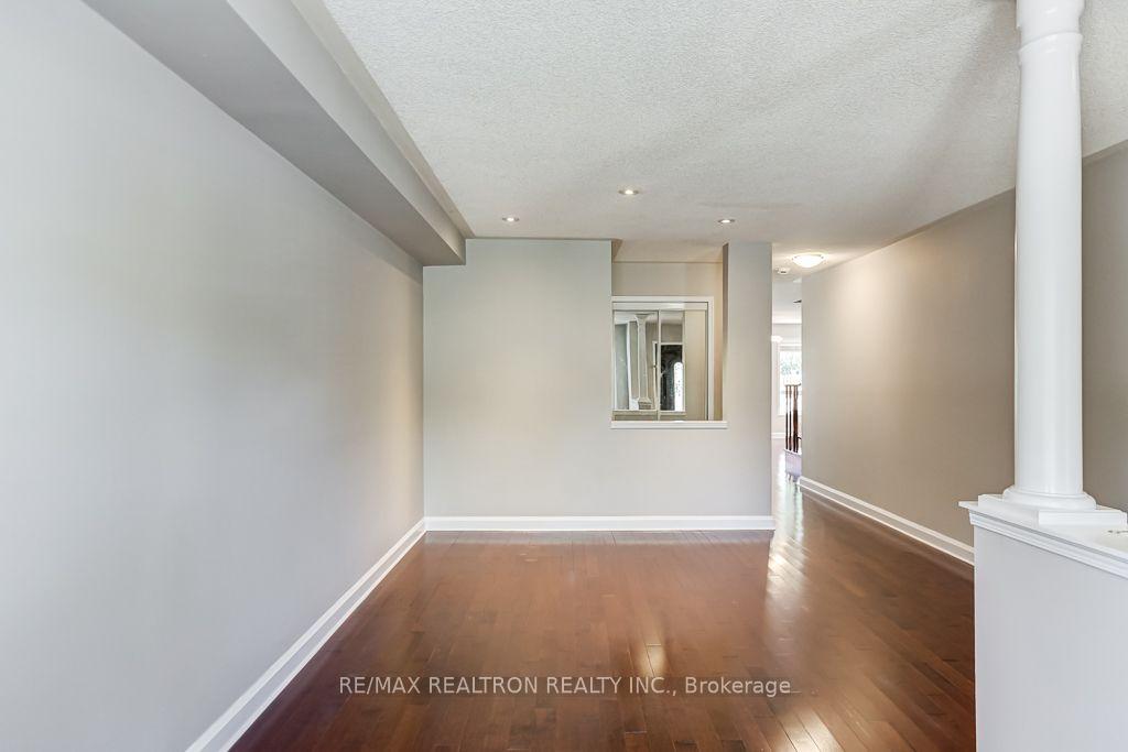 Photo 6 of 20 Raintree Drive, Markham, Village Green-South Unionville — HOMEH