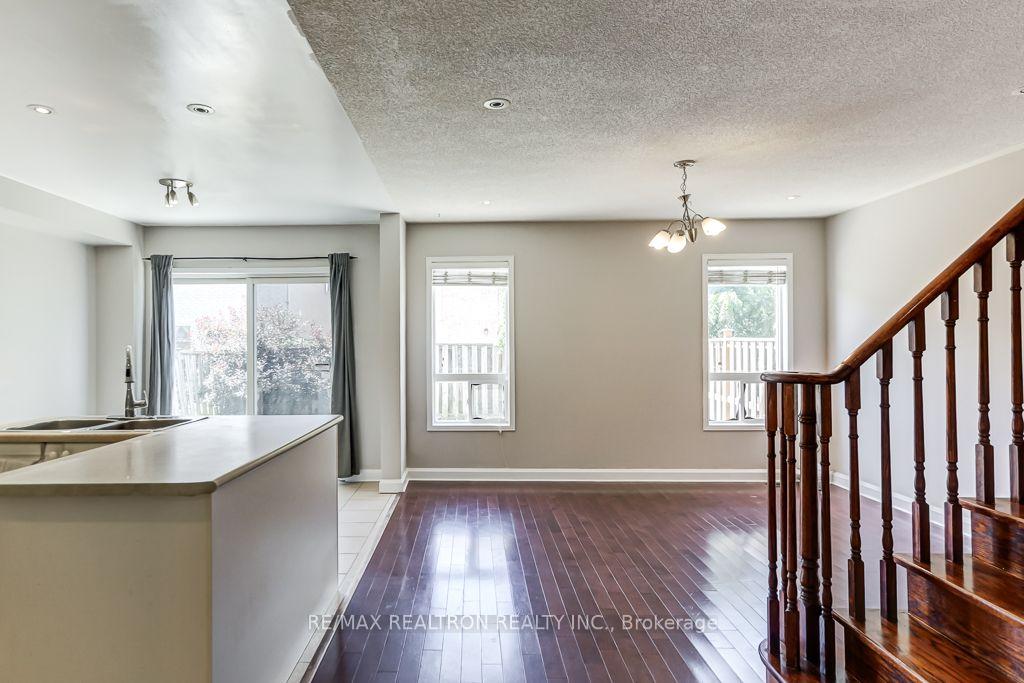 Photo 9 of 20 Raintree Drive, Markham, Village Green-South Unionville — HOMEH
