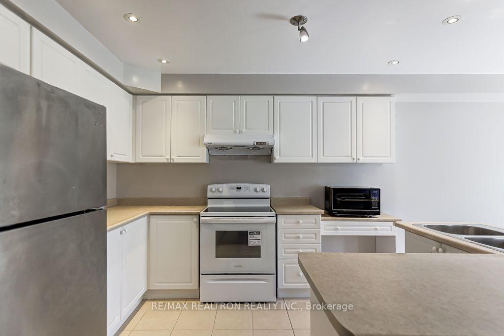 Photo 11 of 20 Raintree Drive, Markham, Village Green-South Unionville — HOMEH