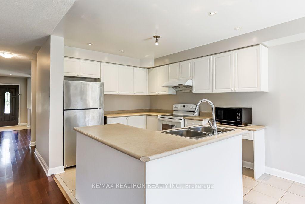 Photo 12 of 20 Raintree Drive, Markham, Village Green-South Unionville — HOMEH