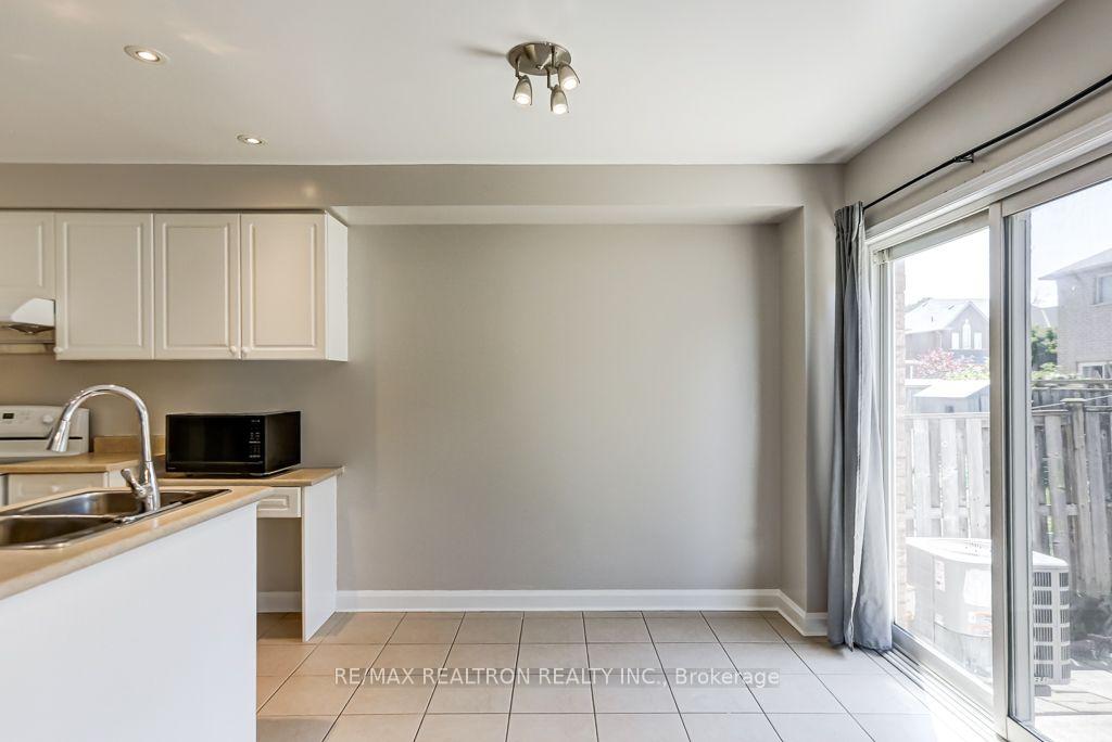 Photo 15 of 20 Raintree Drive, Markham, Village Green-South Unionville — HOMEH