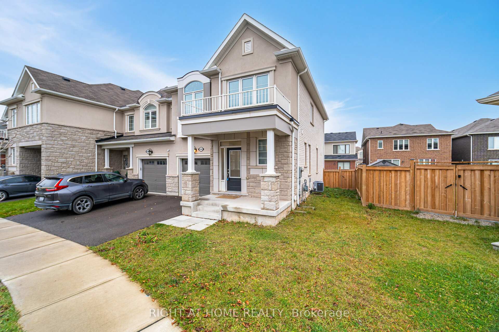 Photo 3 of 908 Sumac Gardens, Milton, Cobban — HOMEH