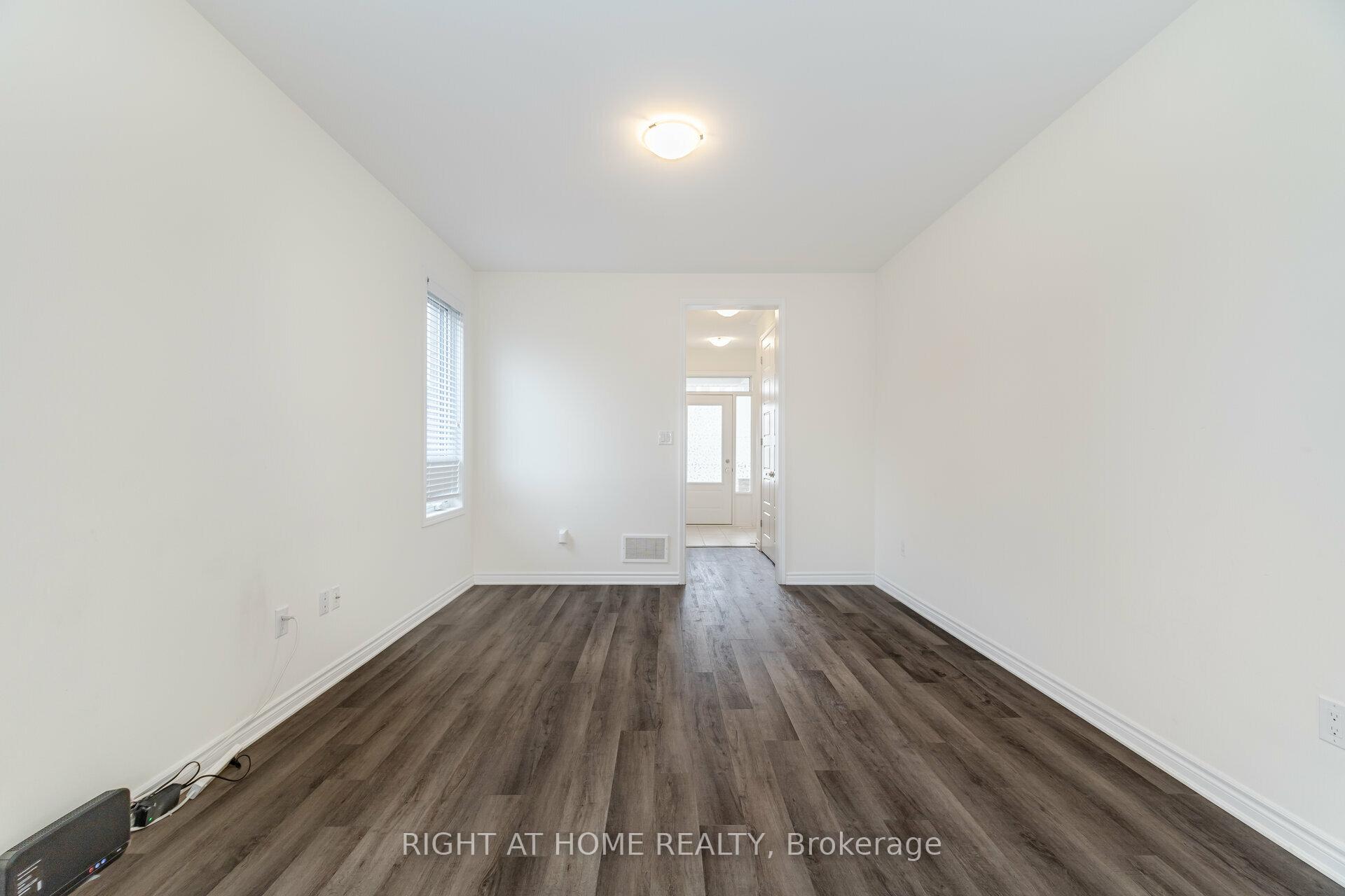 Photo 8 of 908 Sumac Gardens, Milton, Cobban — HOMEH