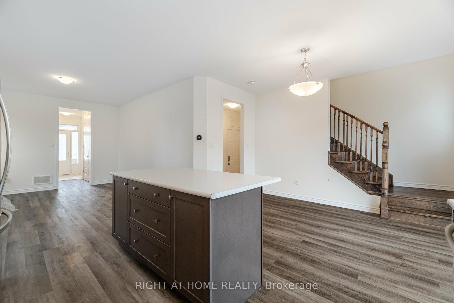 Photo 11 of 908 Sumac Gardens, Milton, Cobban — HOMEH