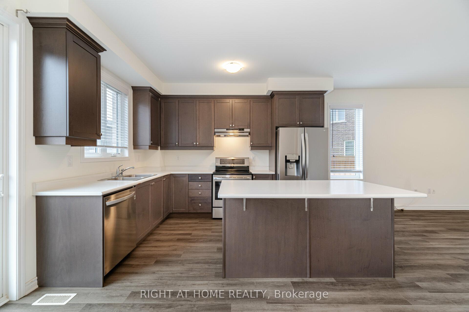 Photo 12 of 908 Sumac Gardens, Milton, Cobban — HOMEH