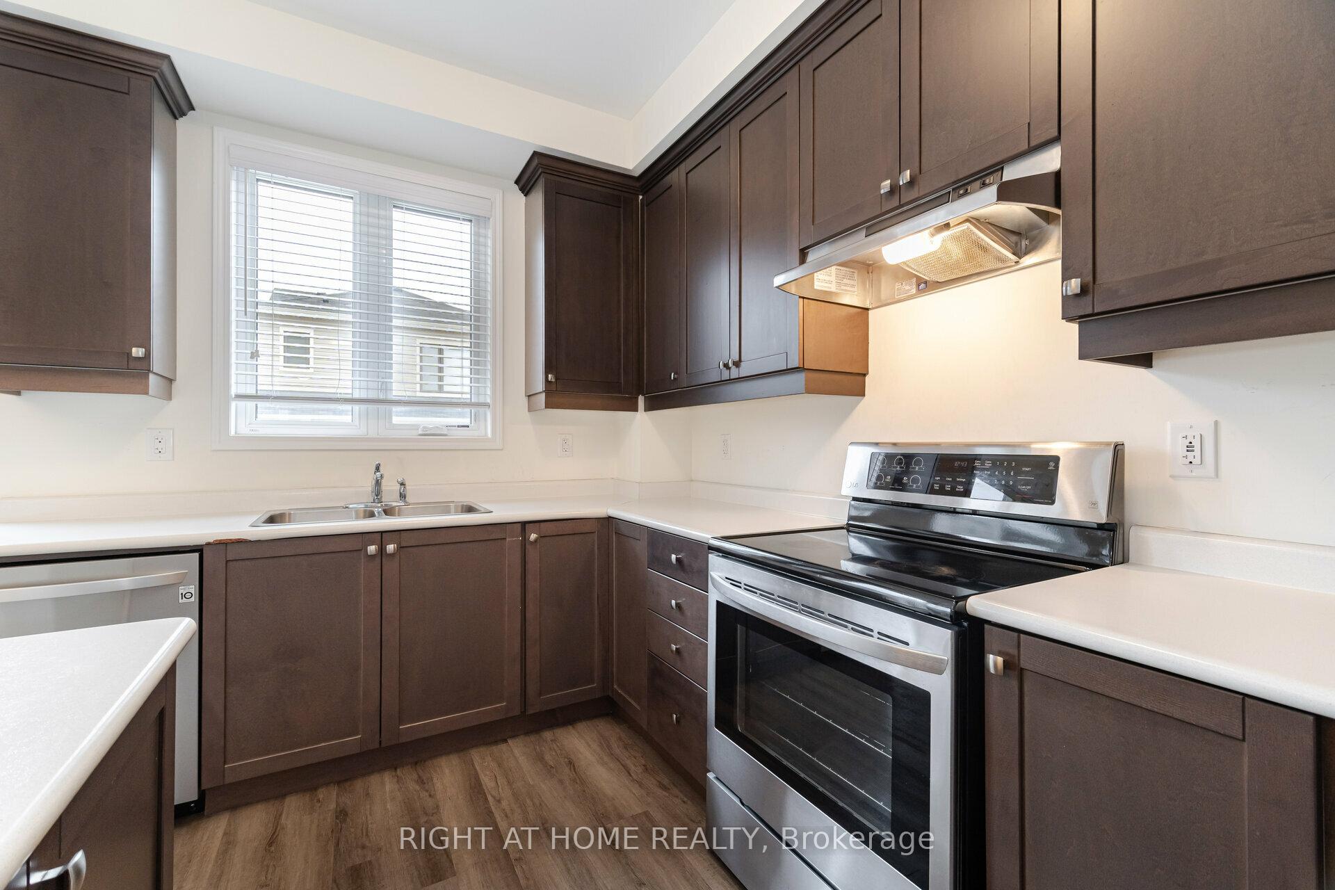 Photo 13 of 908 Sumac Gardens, Milton, Cobban — HOMEH
