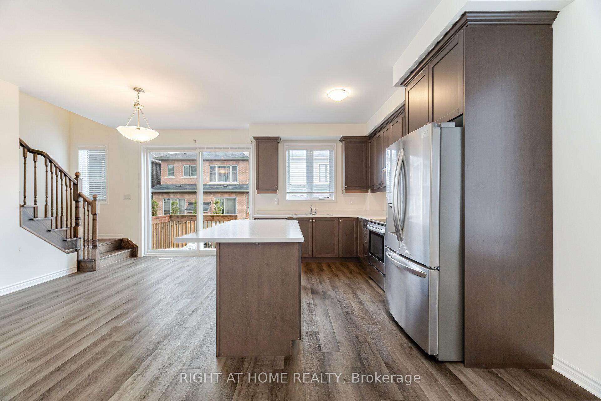 Photo 15 of 908 Sumac Gardens, Milton, Cobban — HOMEH
