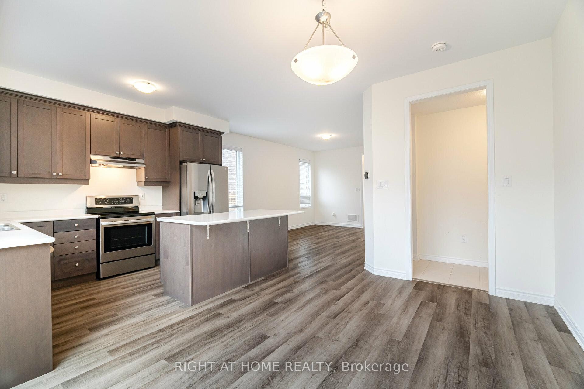 Photo 16 of 908 Sumac Gardens, Milton, Cobban — HOMEH