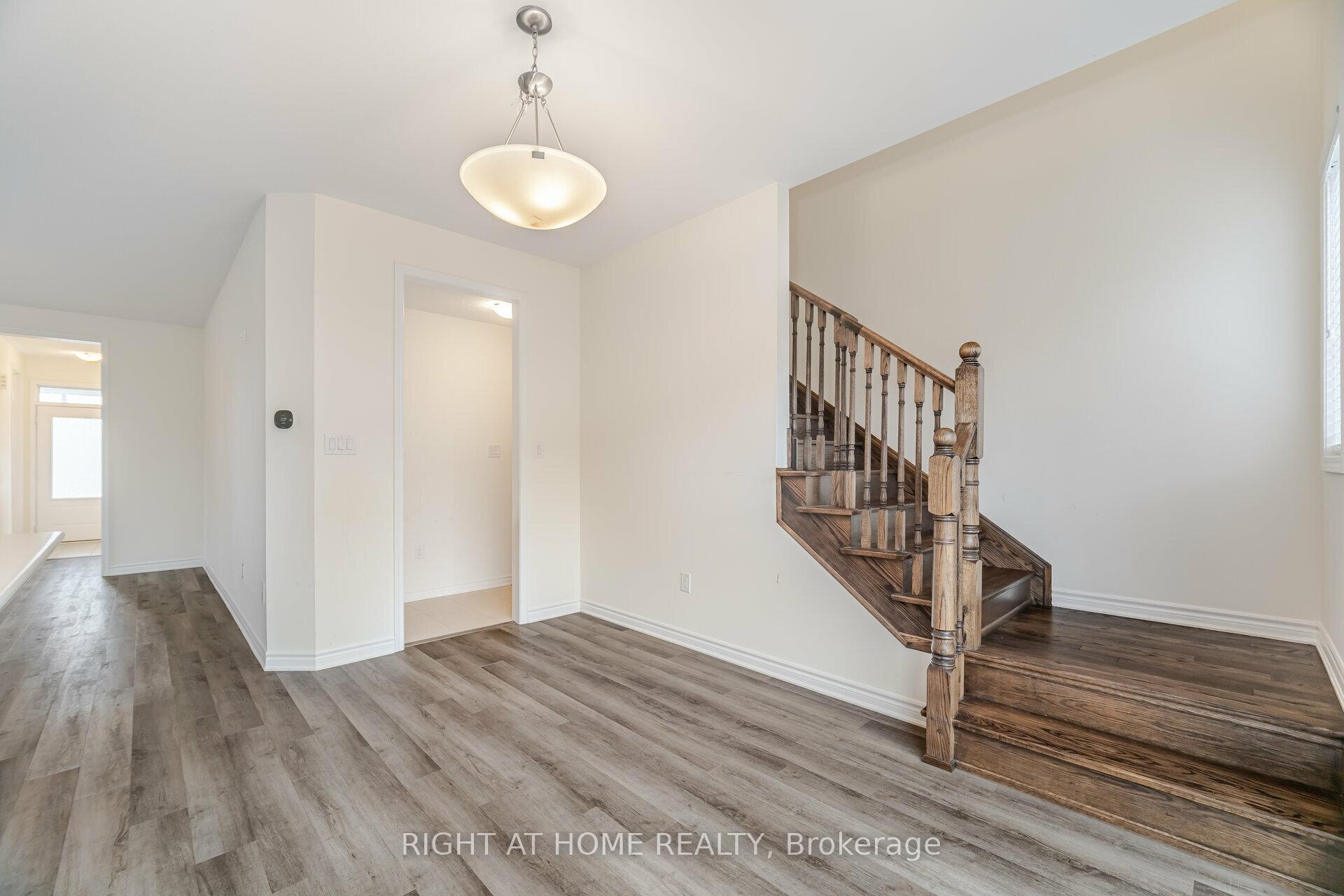 Photo 18 of 908 Sumac Gardens, Milton, Cobban — HOMEH