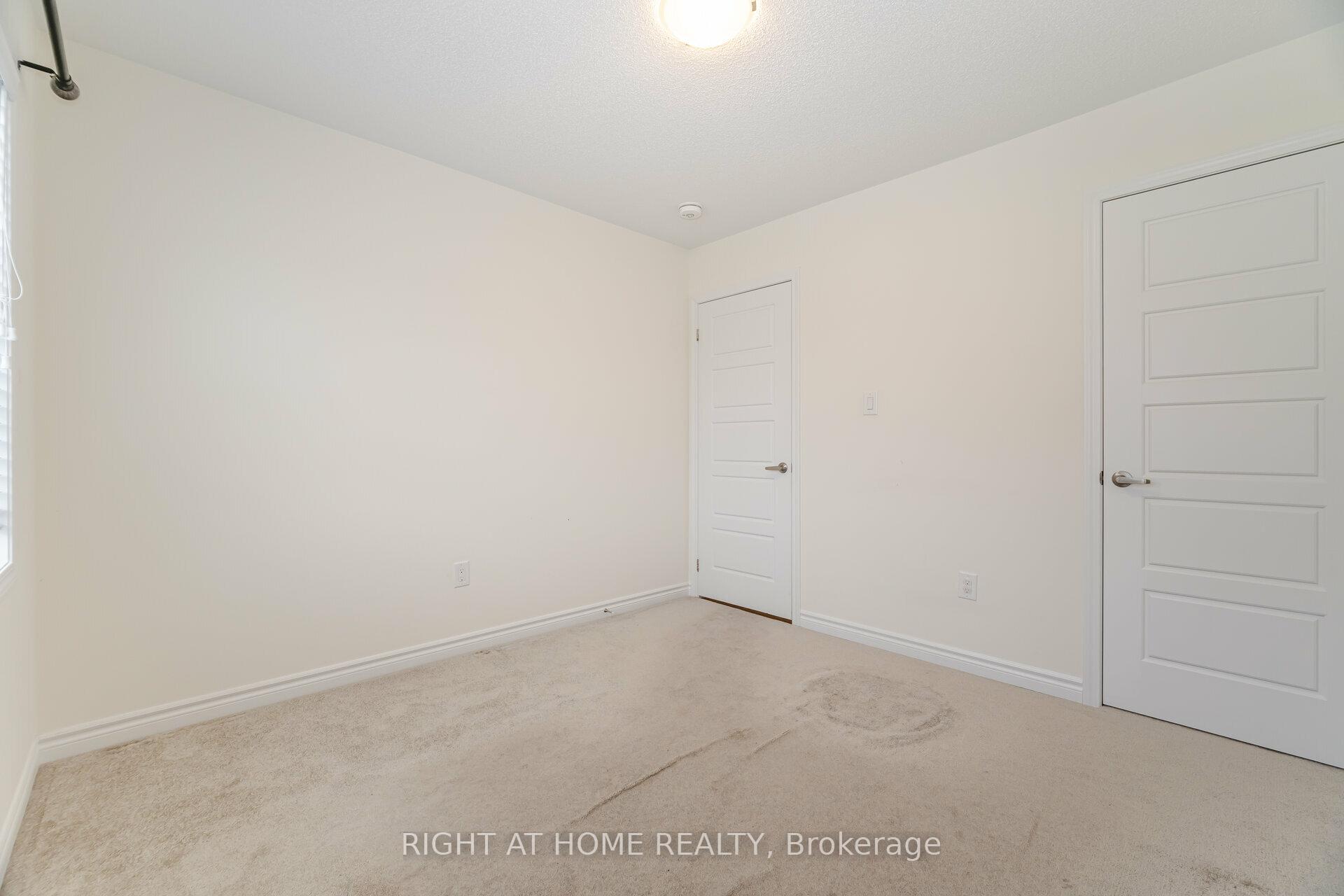 Photo 31 of 908 Sumac Gardens, Milton, Cobban — HOMEH