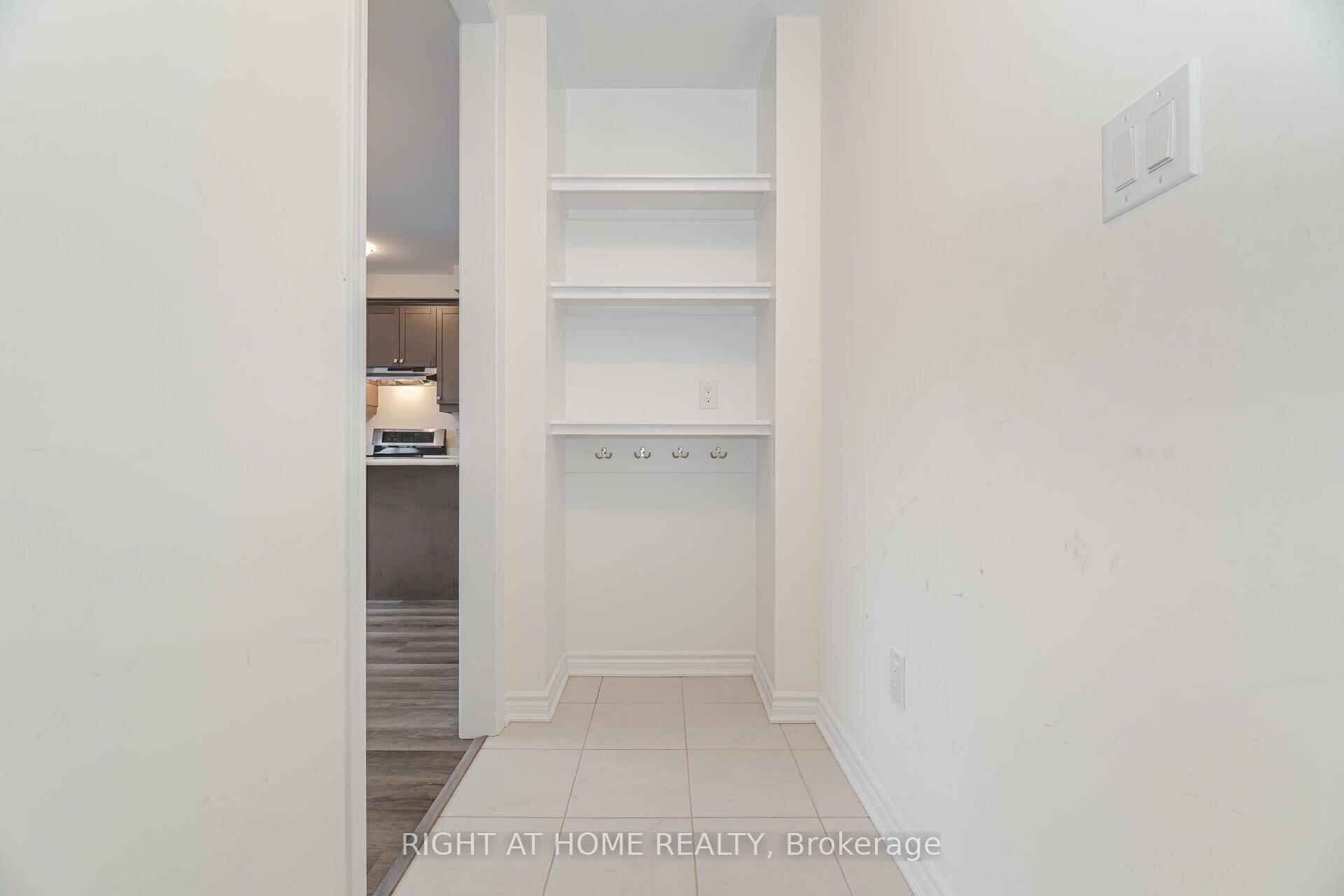 Photo 38 of 908 Sumac Gardens, Milton, Cobban — HOMEH