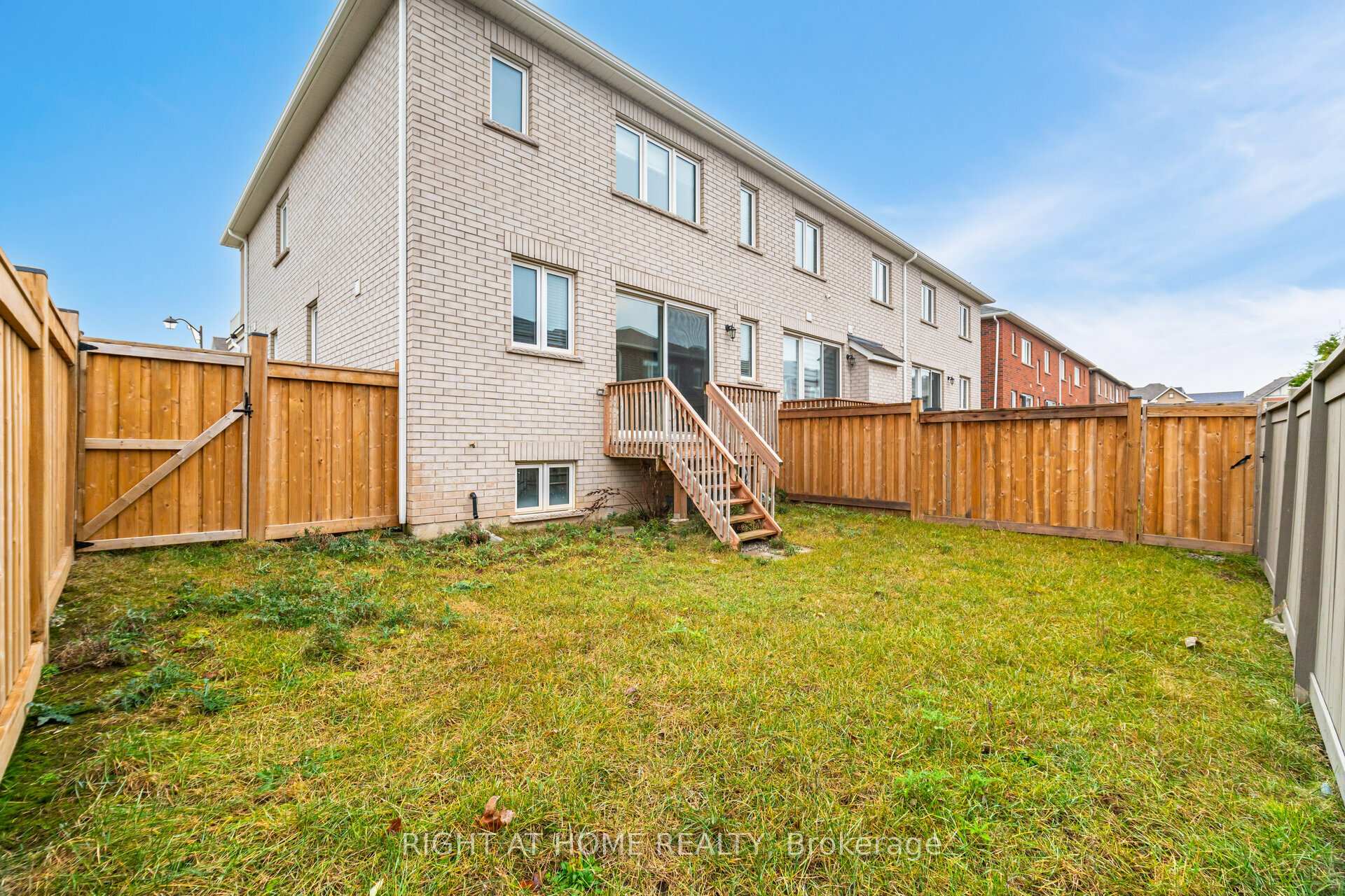Photo 49 of 908 Sumac Gardens, Milton, Cobban — HOMEH