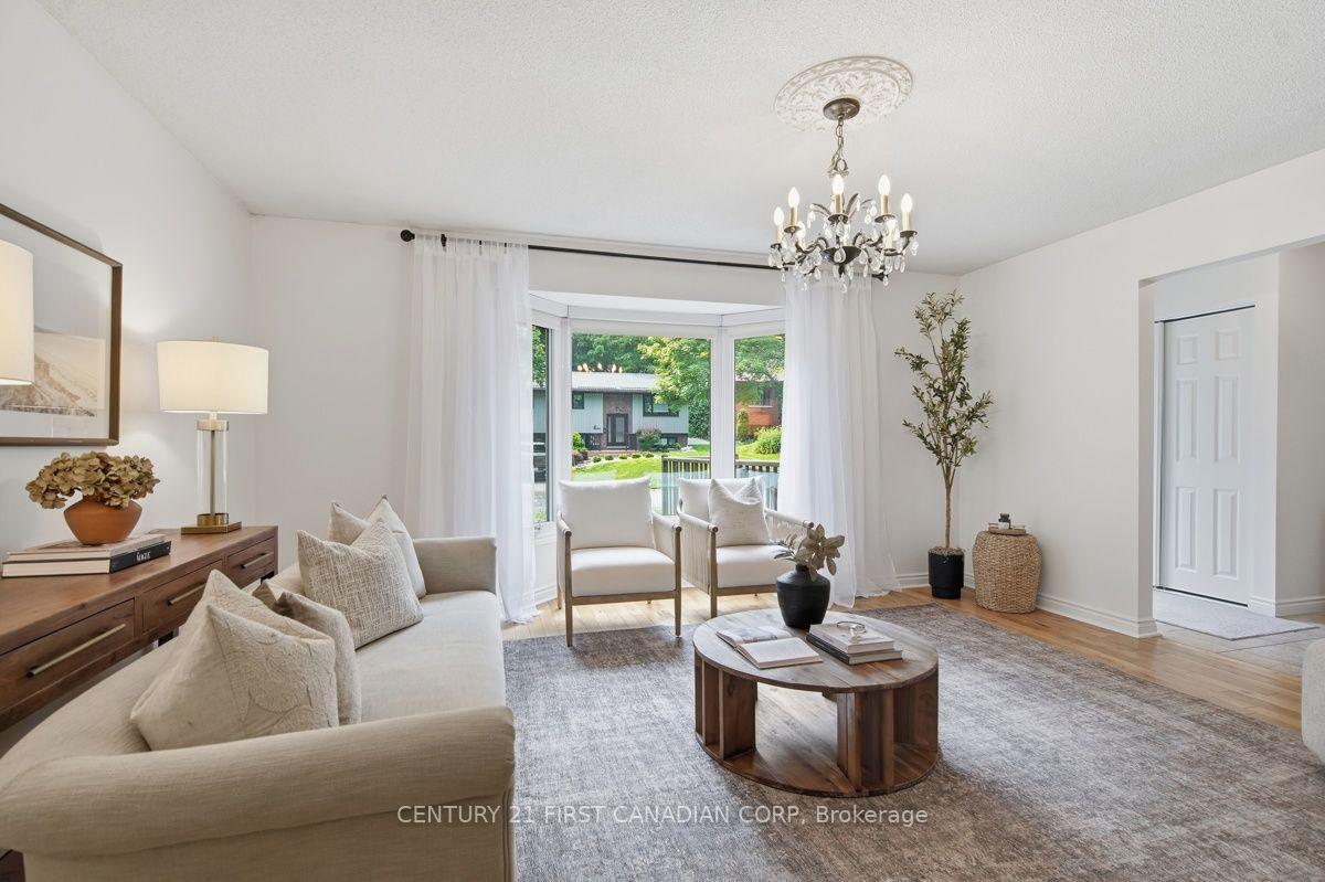 Photo 5 of 46 Ski Valley Crescent, London, South K — HOMEH
