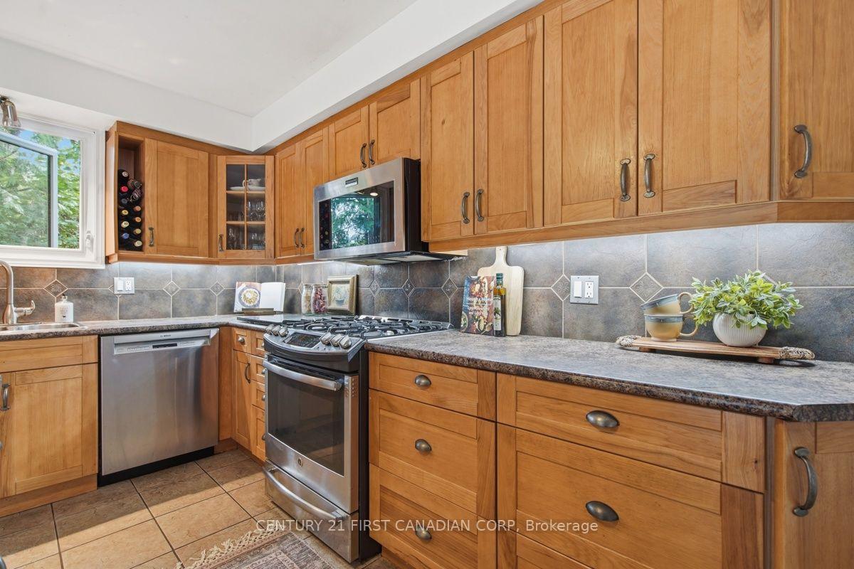 Photo 11 of 46 Ski Valley Crescent, London, South K — HOMEH