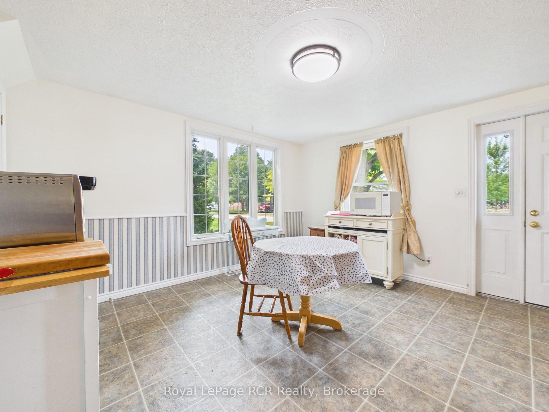 Photo 14 of 2055 Princess Street S, Howick — HOMEH