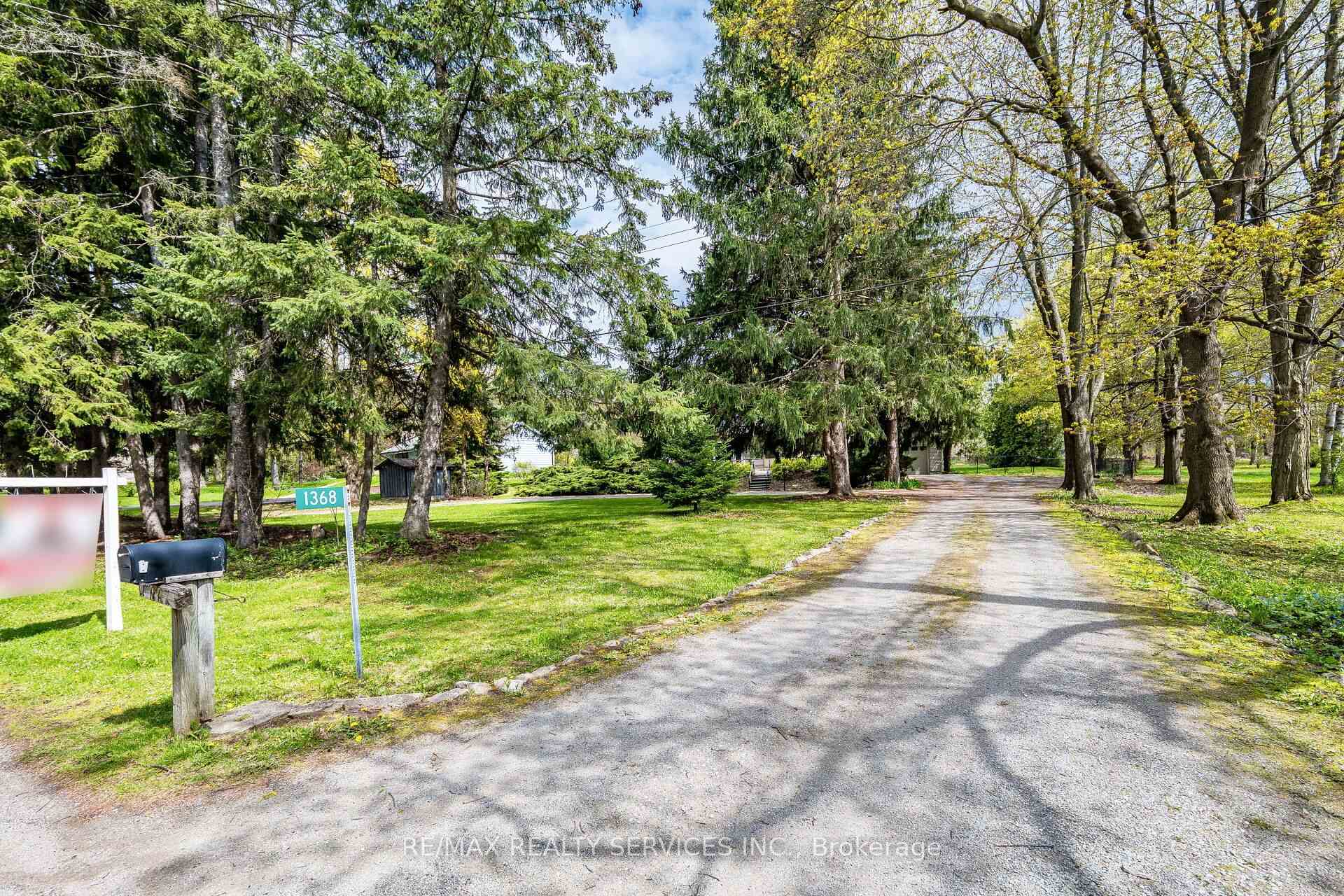 Photo 3 of 1368 2 Side Road, Burlington, Rural Burlington — HOMEH