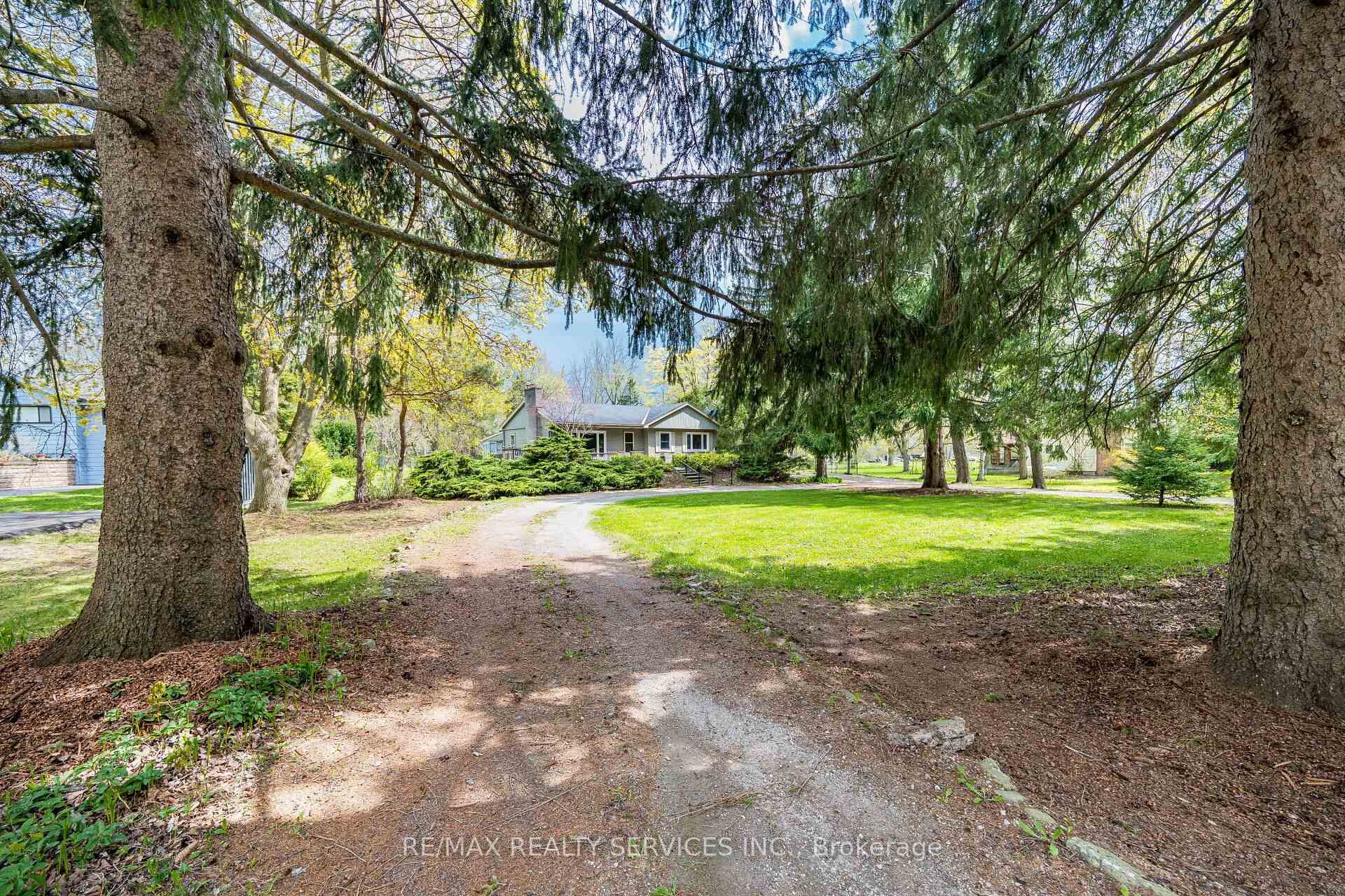 Photo 4 of 1368 2 Side Road, Burlington, Rural Burlington — HOMEH
