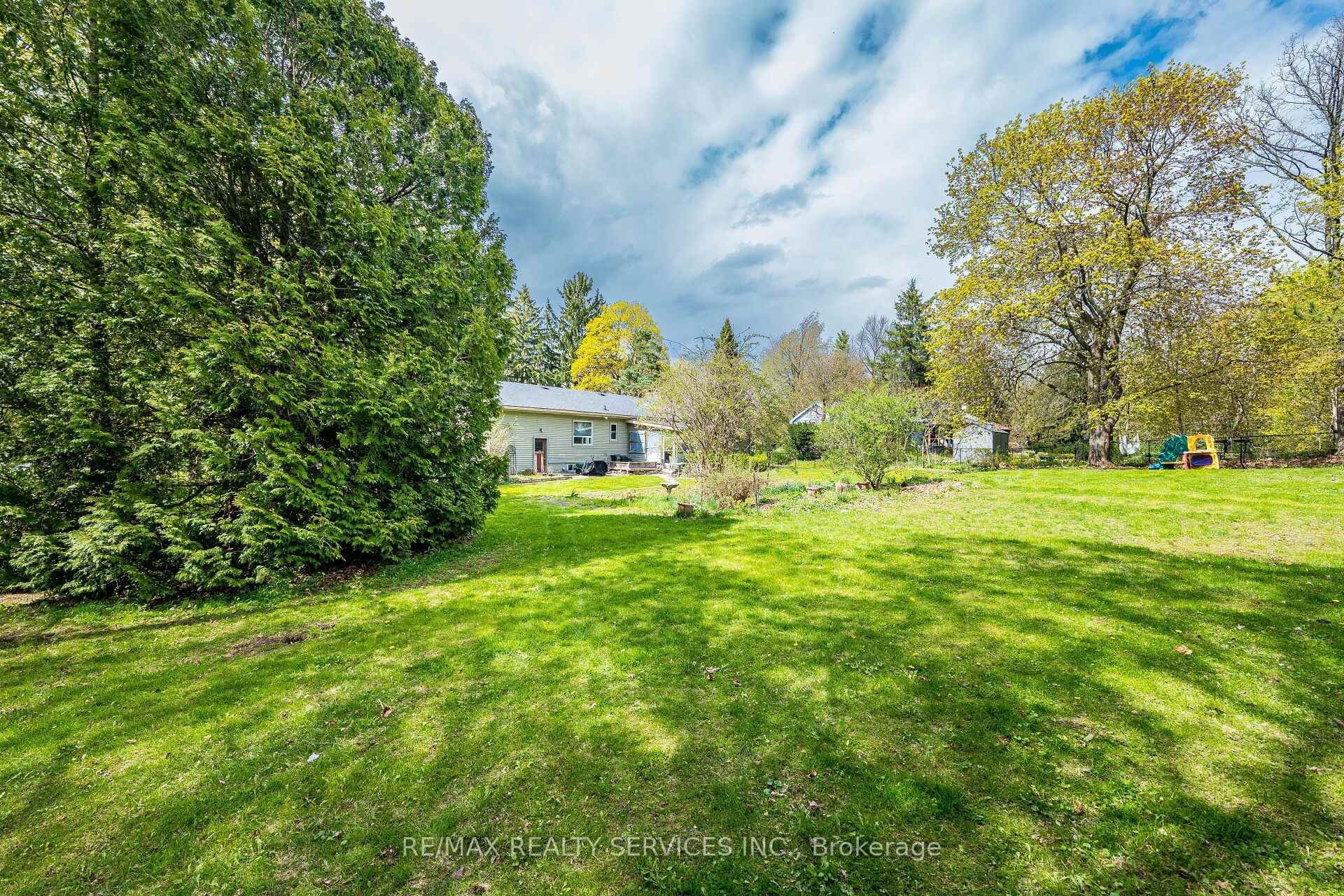Photo 37 of 1368 2 Side Road, Burlington, Rural Burlington — HOMEH