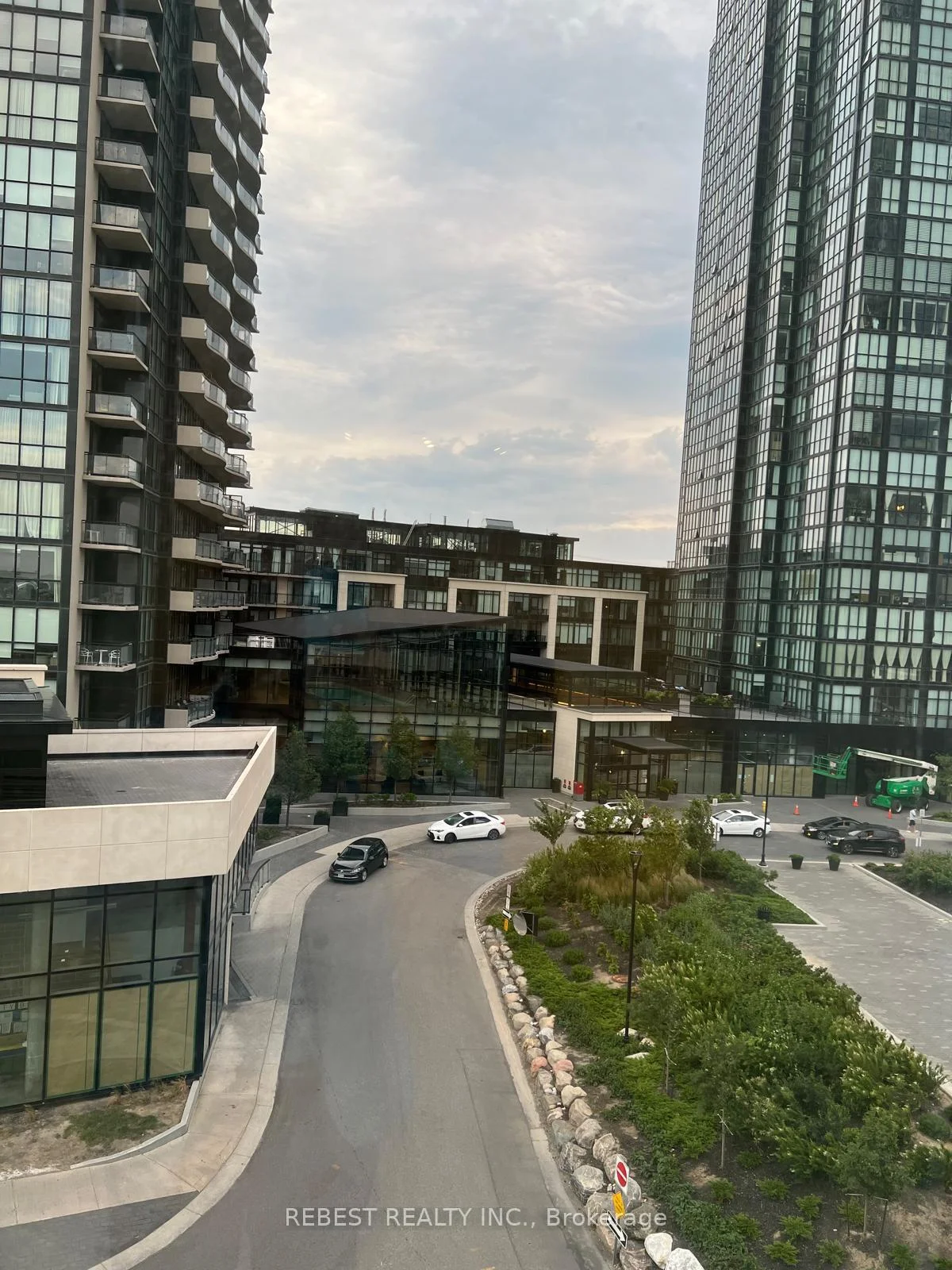Photo 10 of Unit 402, 2908 Highway 7 Road, Vaughan, Concord — HOMEH