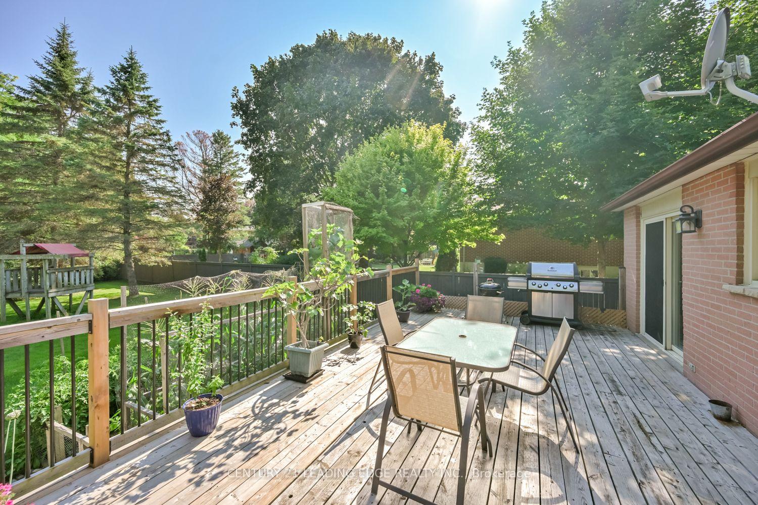 Photo 25 of 21 Jonathan Street, Uxbridge — HOMEH