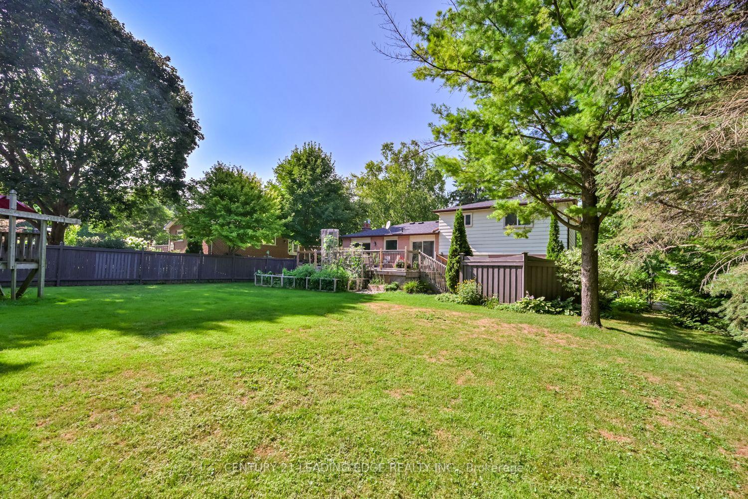 Photo 29 of 21 Jonathan Street, Uxbridge — HOMEH