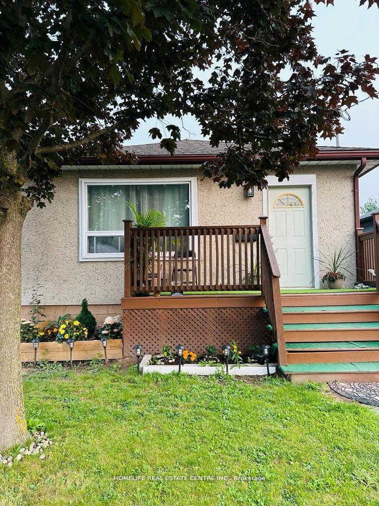 Photo 2 of 10 Parkwood Drive, St. Catharines, Secord Woods — HOMEH