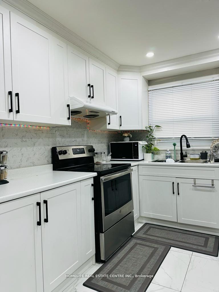 Photo 12 of 10 Parkwood Drive, St. Catharines, Secord Woods — HOMEH