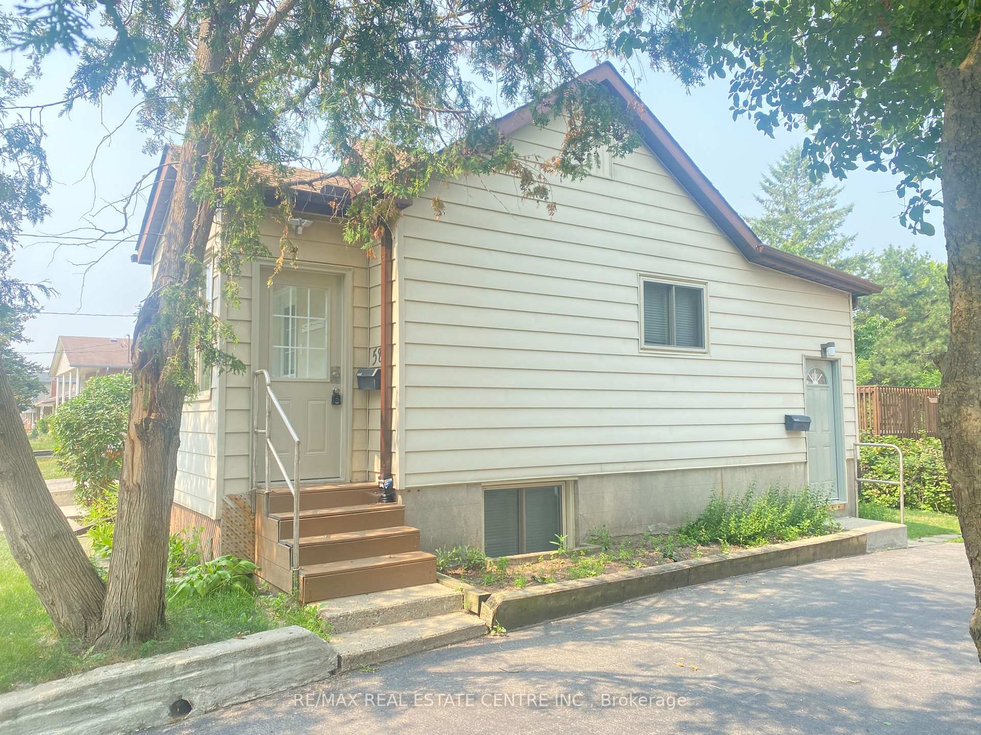 Photo 2 of 58A Fifth Avenue, Kitchener, Stanley Park — HOMEH