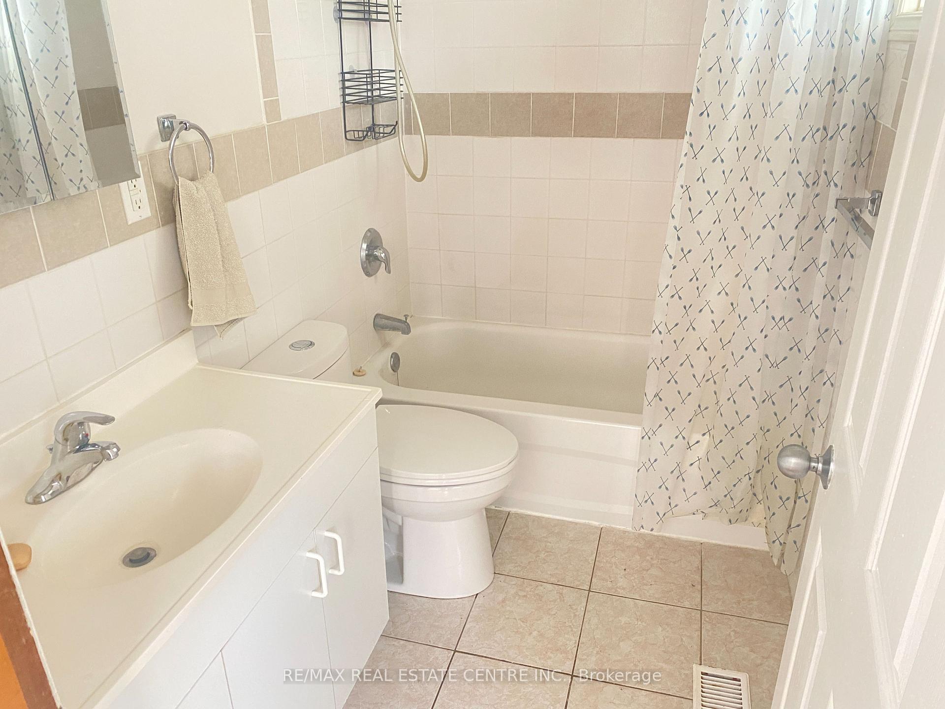 Photo 4 of 58A Fifth Avenue, Kitchener, Stanley Park — HOMEH