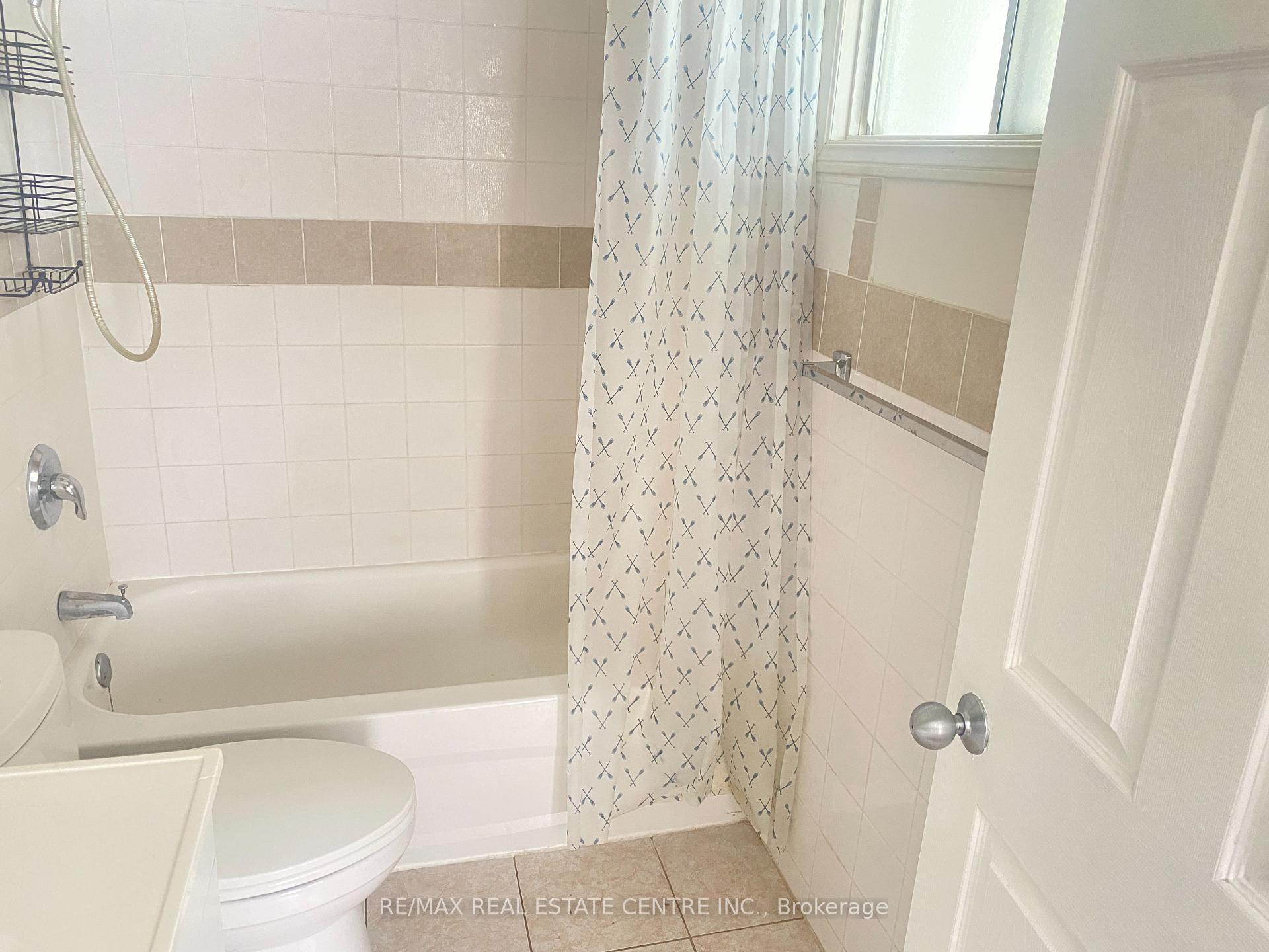 Photo 5 of 58A Fifth Avenue, Kitchener, Stanley Park — HOMEH