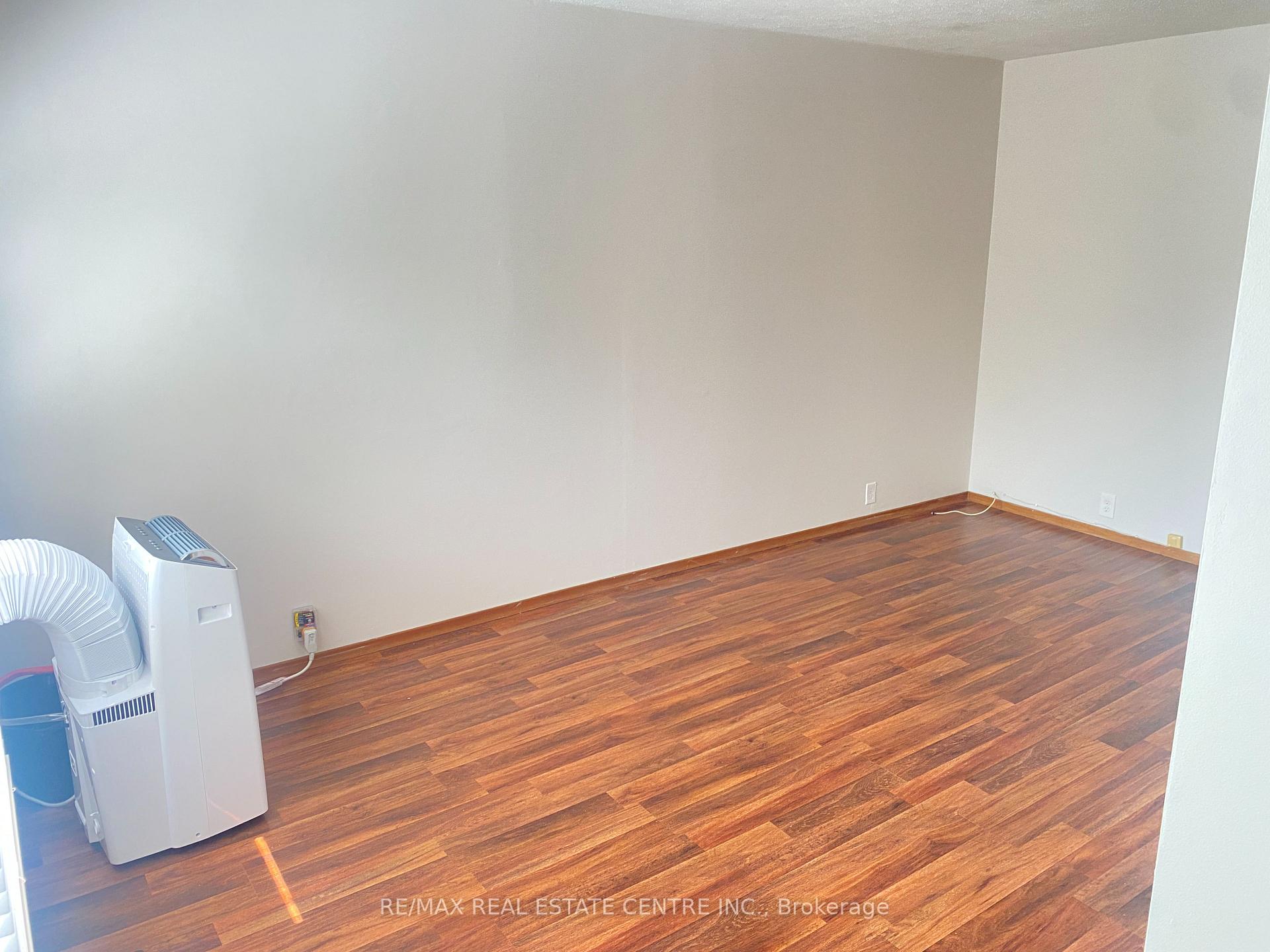 Photo 6 of 58A Fifth Avenue, Kitchener, Stanley Park — HOMEH
