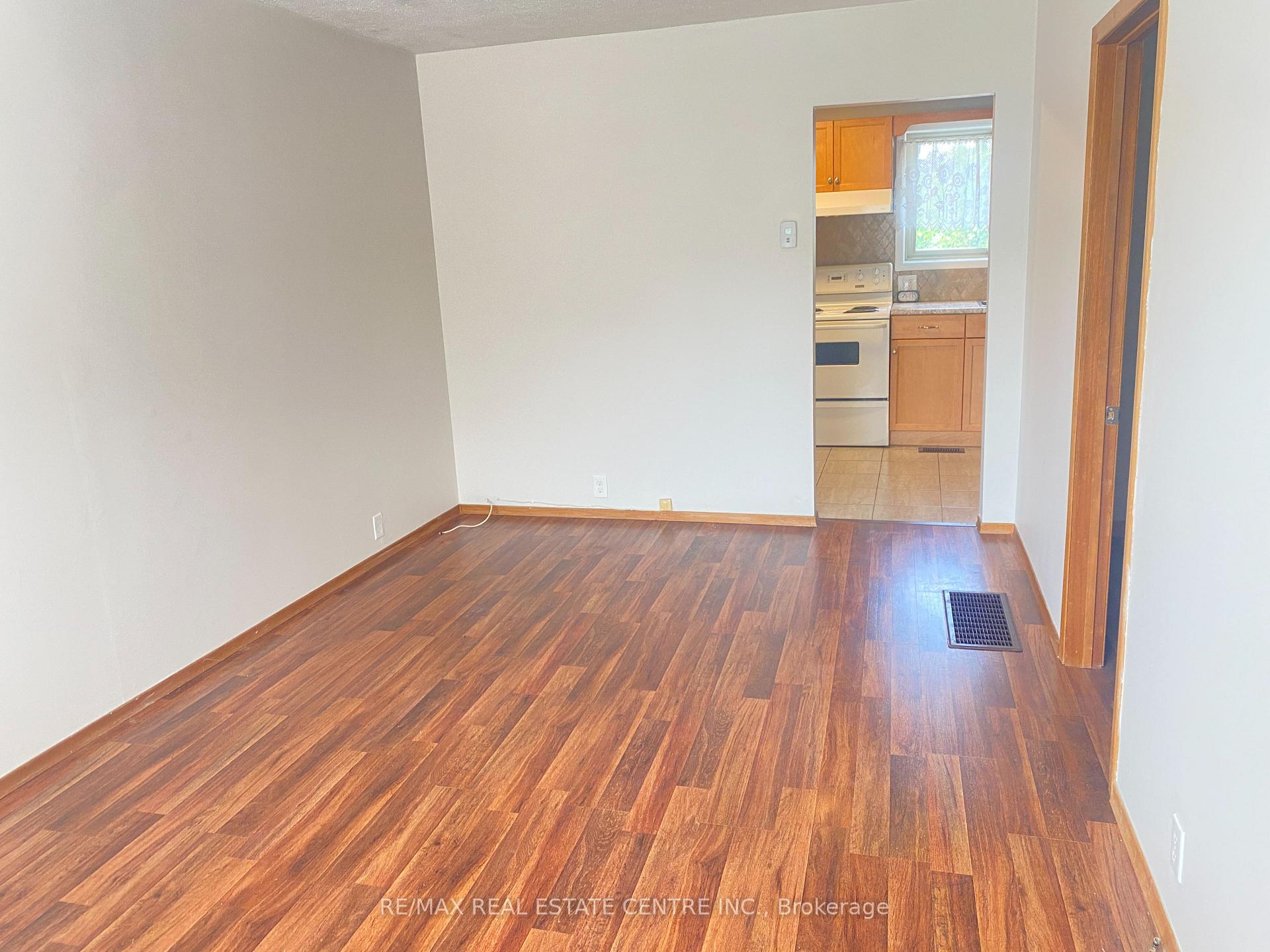 Photo 7 of 58A Fifth Avenue, Kitchener, Stanley Park — HOMEH