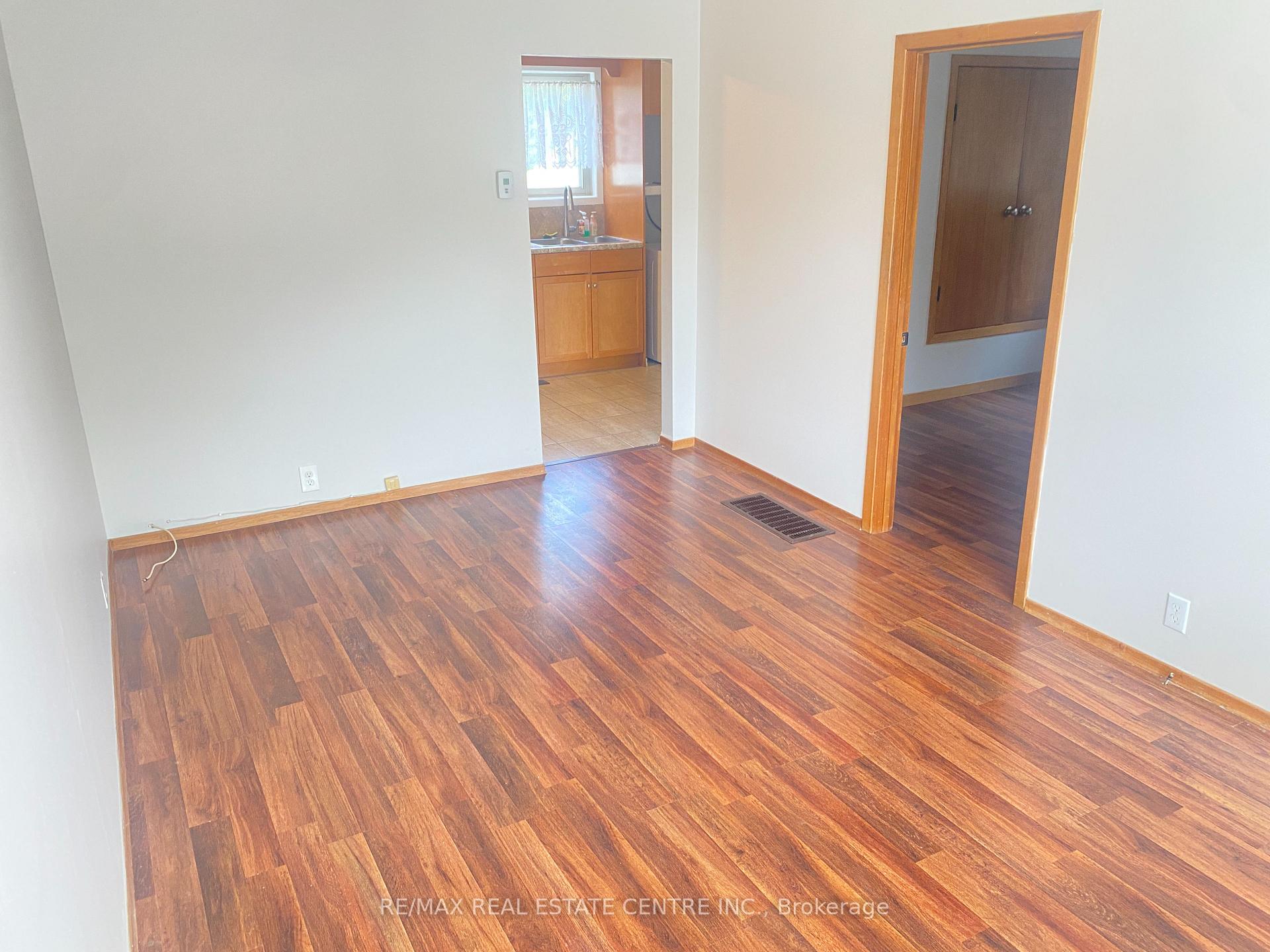 Photo 8 of 58A Fifth Avenue, Kitchener, Stanley Park — HOMEH