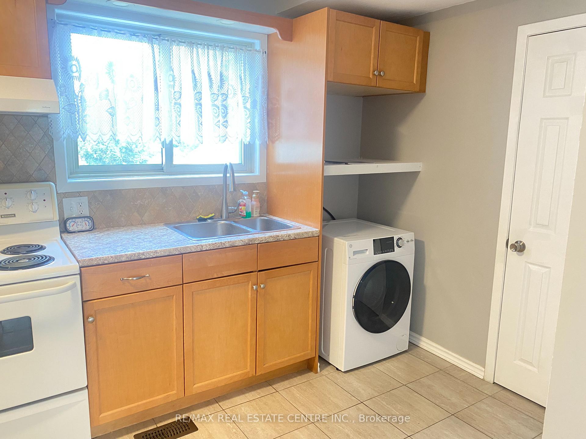 Photo 9 of 58A Fifth Avenue, Kitchener, Stanley Park — HOMEH