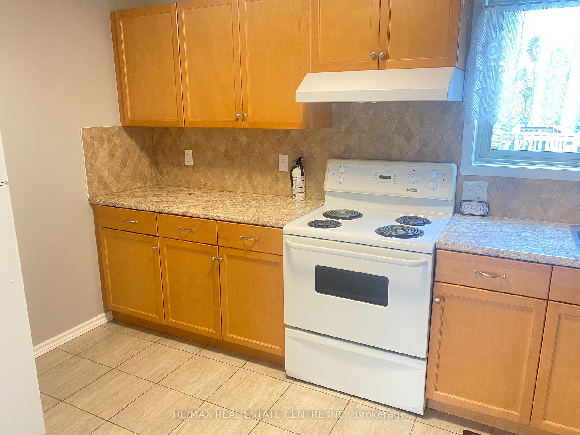 Photo 10 of 58A Fifth Avenue, Kitchener, Stanley Park — HOMEH