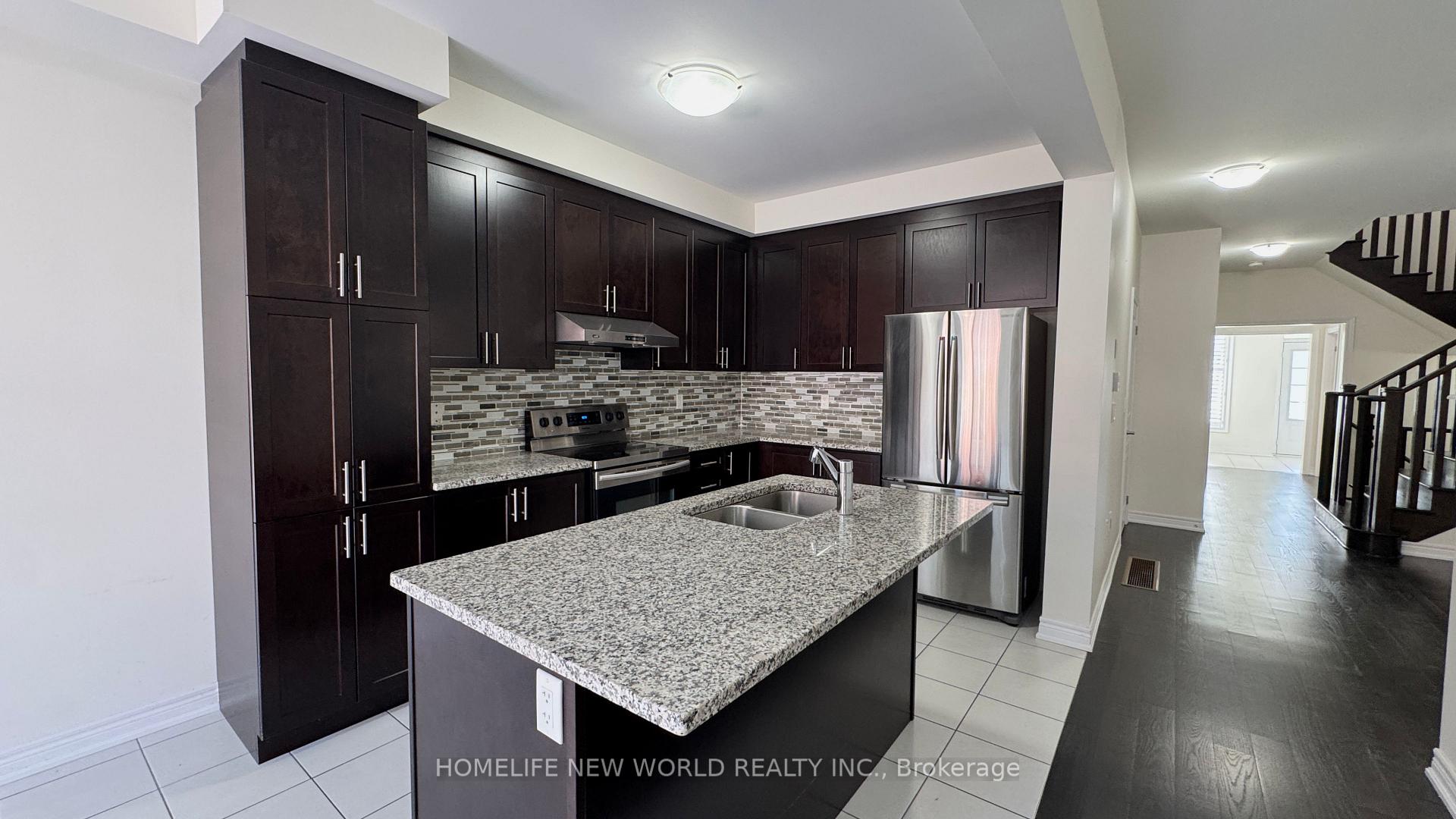 Photo 5 of 32 Falconridge Terrace, East Gwillimbury, Rural East Gwillimbury — HOMEH
