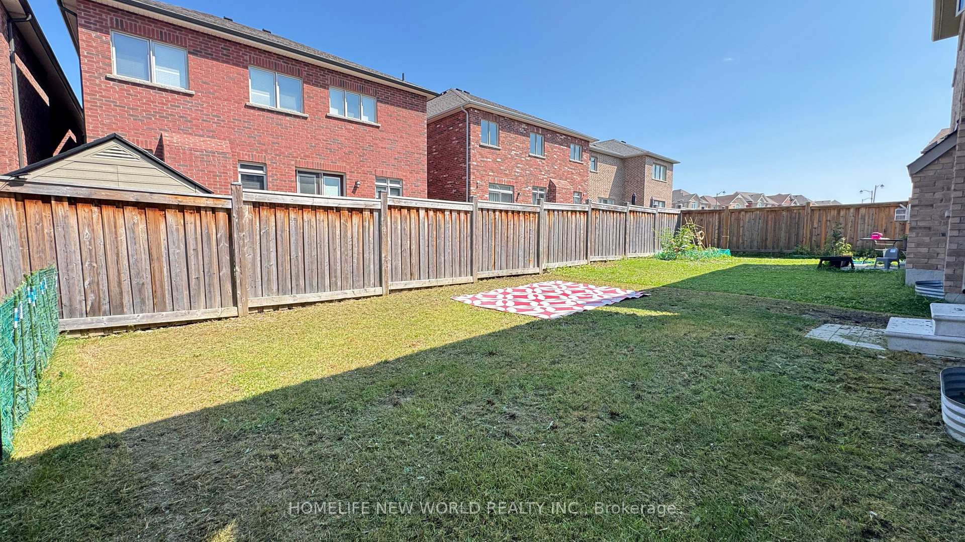 Photo 21 of 32 Falconridge Terrace, East Gwillimbury, Rural East Gwillimbury — HOMEH
