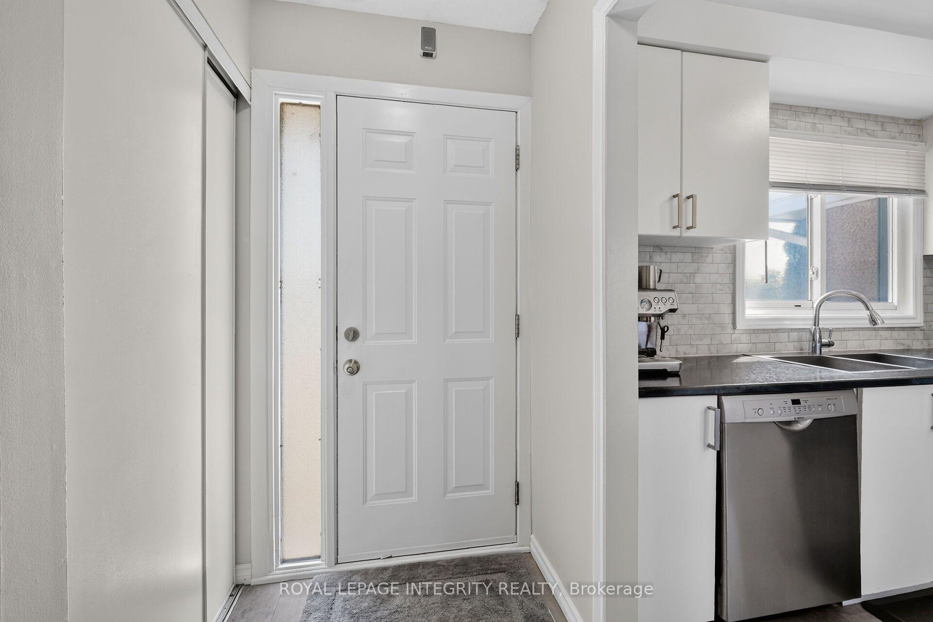 Photo 4 of 4356 Stella Crescent, Ottawa, Cyrville — HOMEH