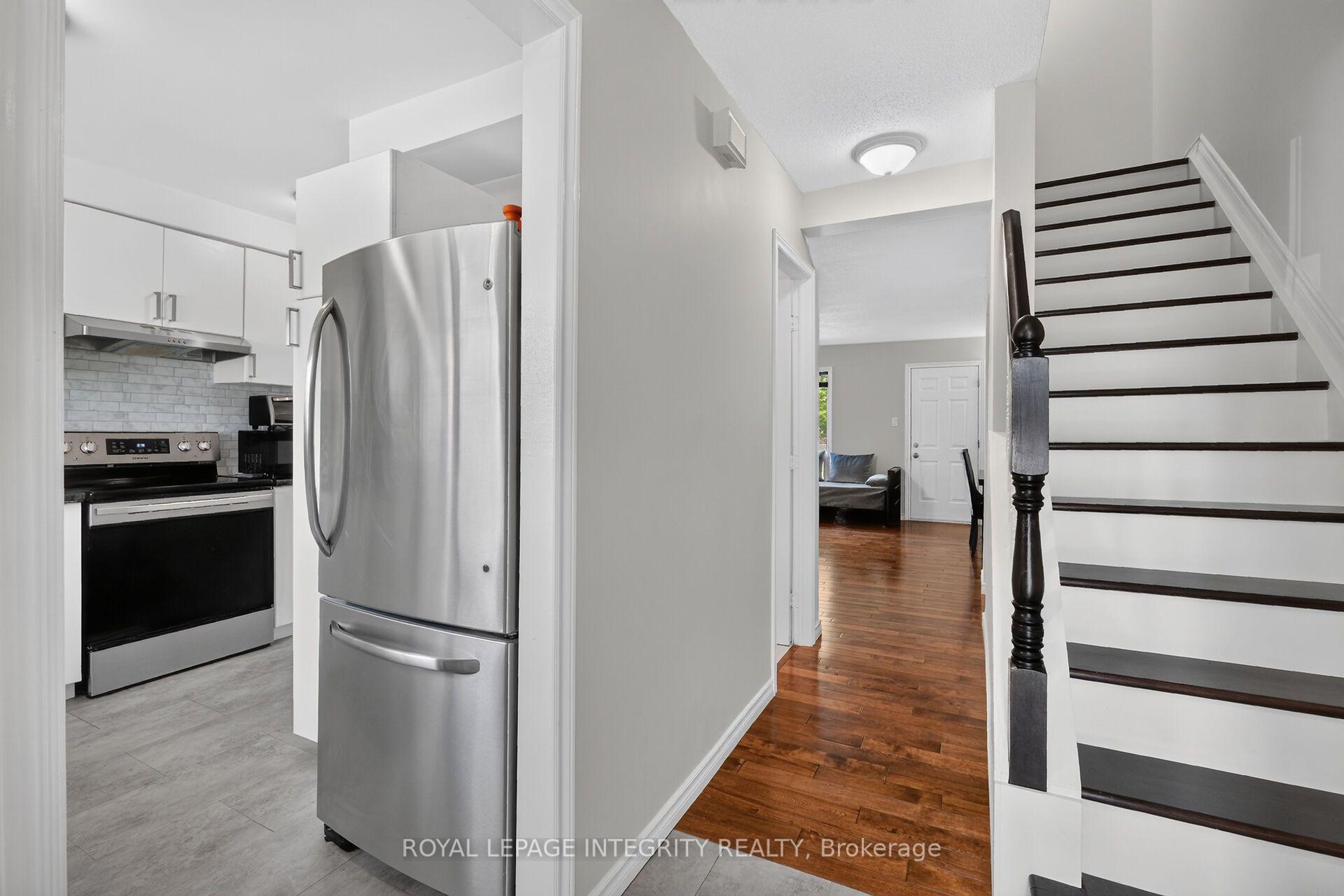 Photo 5 of 4356 Stella Crescent, Ottawa, Cyrville — HOMEH
