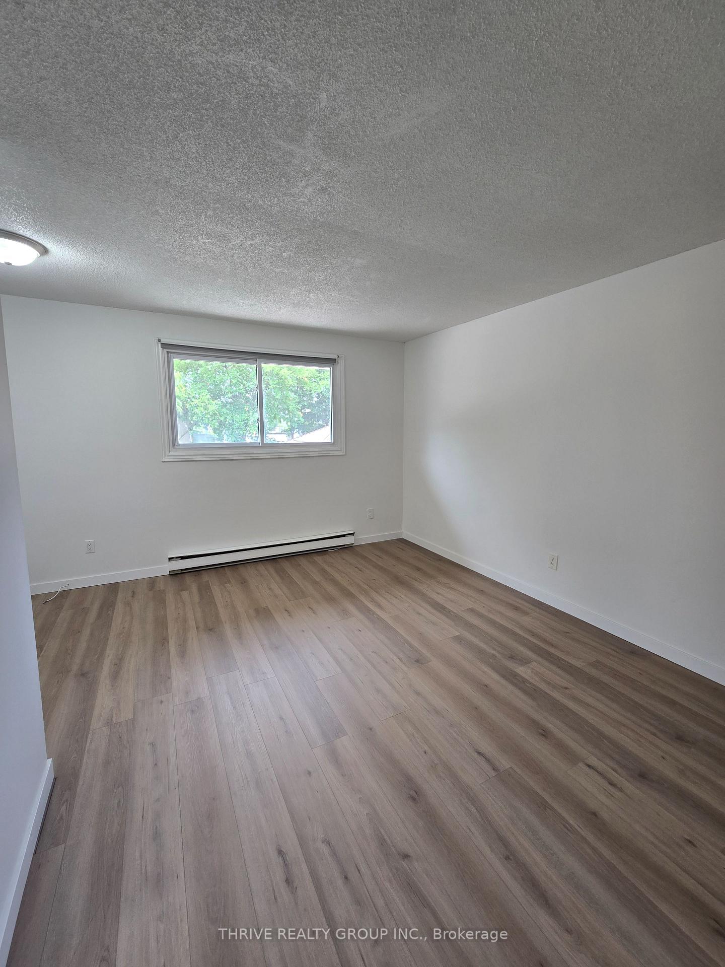 Photo 6 of Unit 3, 184 Simcoe Street, London, East K — HOMEH