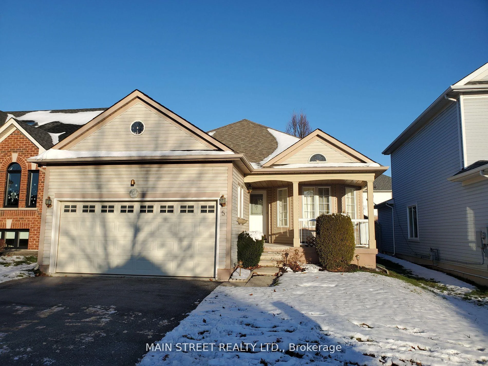 Photo 2 of 5 Brecken Drive, Georgina, Keswick South — HOMEH