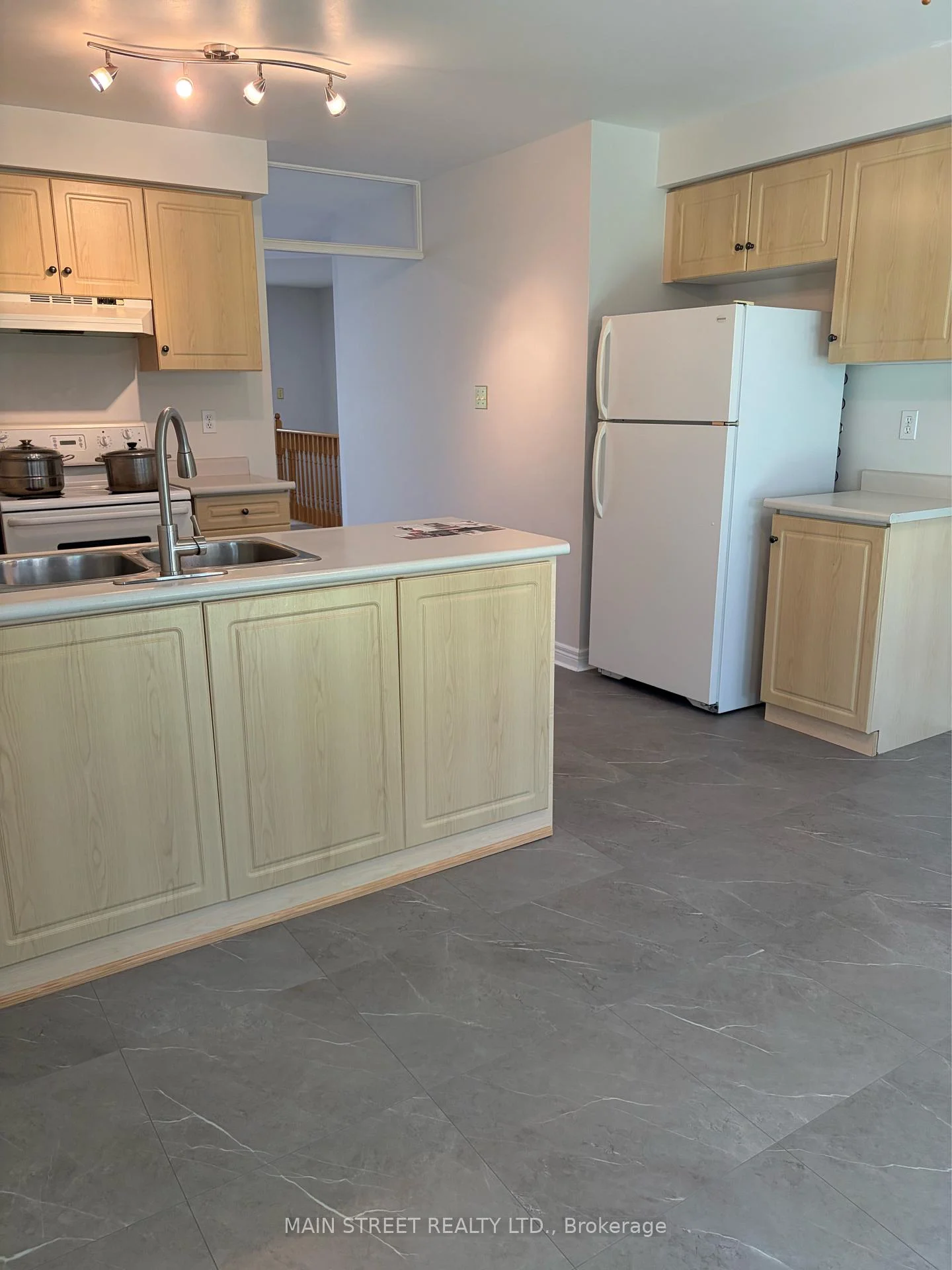 Photo 9 of 5 Brecken Drive, Georgina, Keswick South — HOMEH