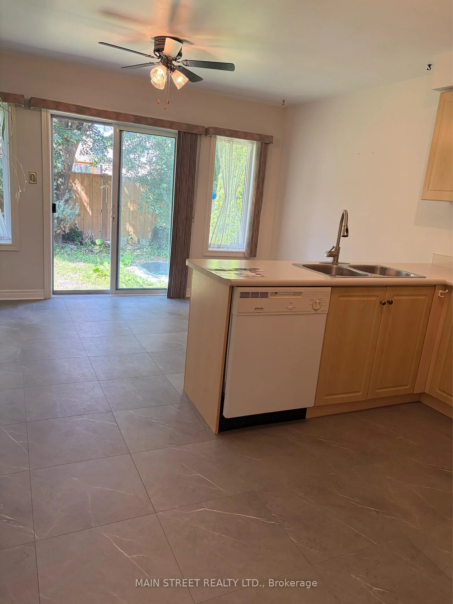 Photo 11 of 5 Brecken Drive, Georgina, Keswick South — HOMEH