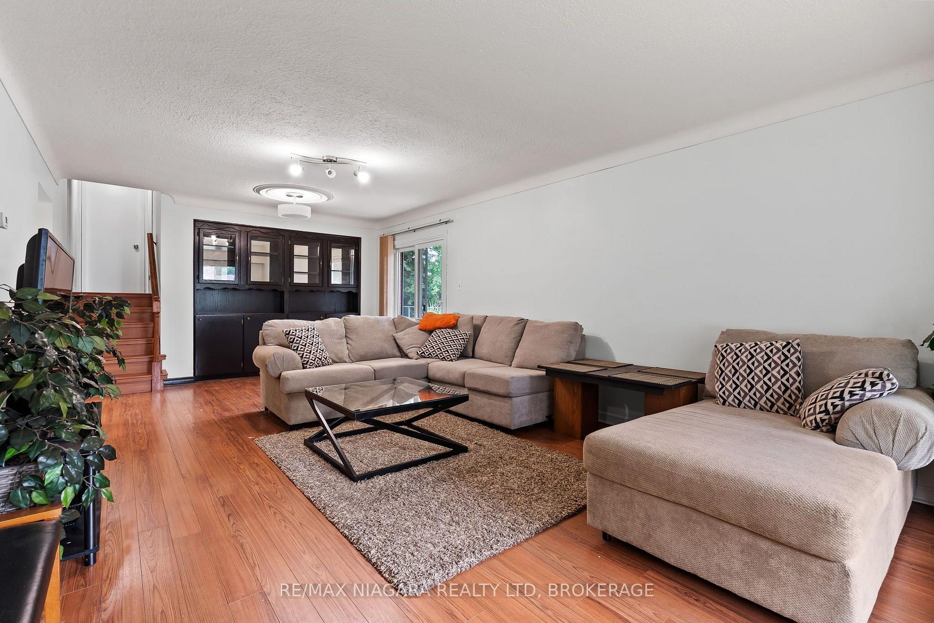 Photo 4 of 6186 Delta Drive, Niagara Falls, West Wood — HOMEH