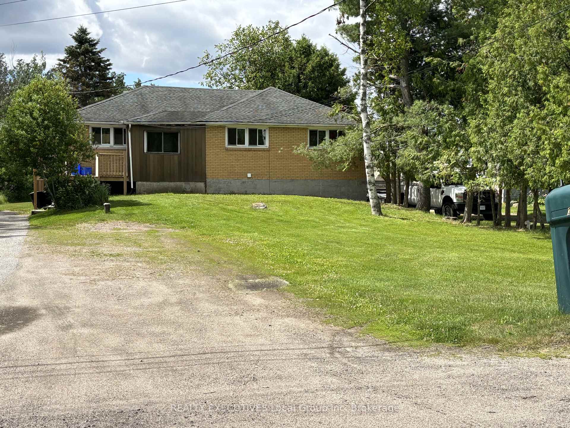 Front of 251 Cedar Heights Road W