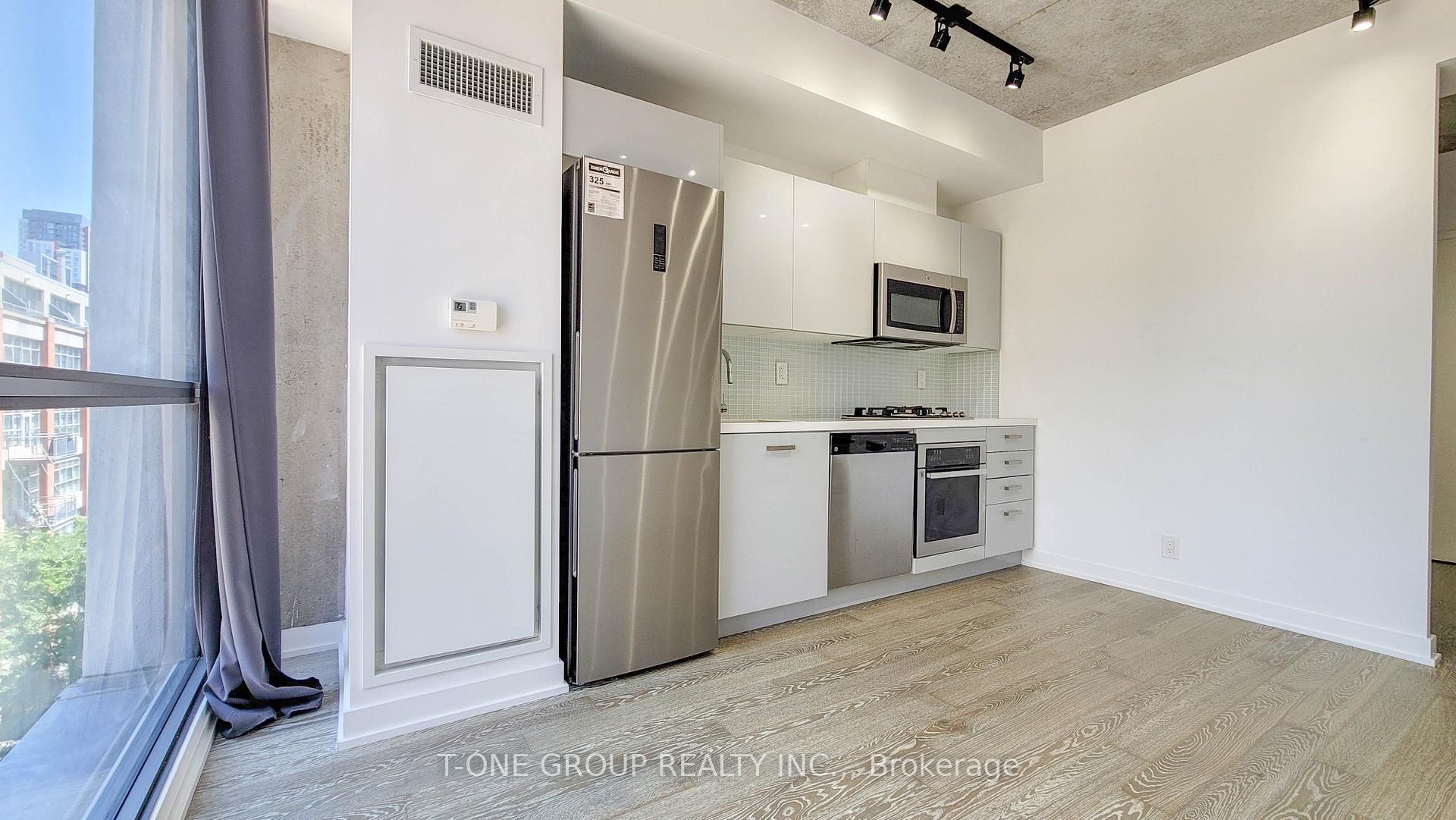 Photo 3 of Unit 704, 39 Brant Street, Toronto, Waterfront Communities — HOMEH