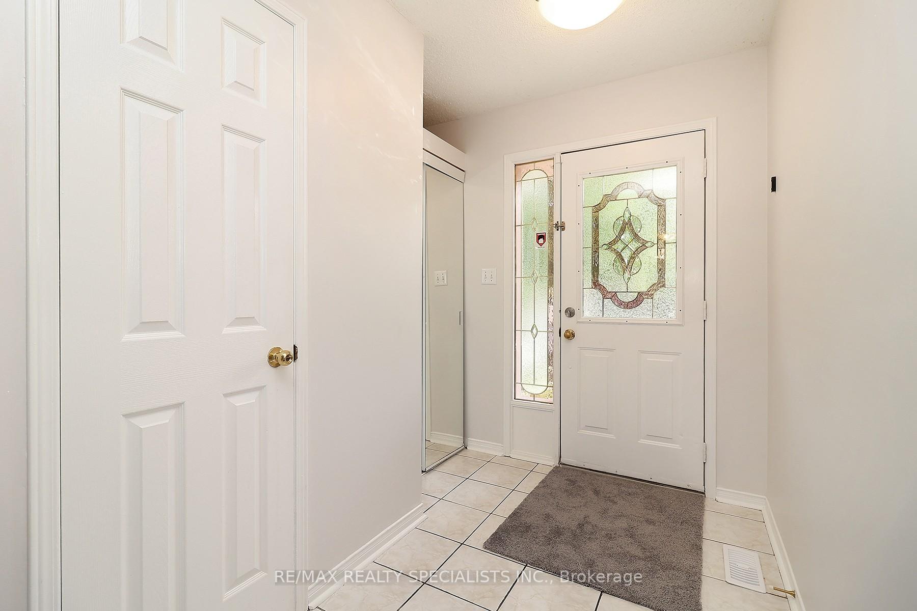 Photo 4 of Unit 5, 35 Malta Avenue, Brampton, Fletcher's Creek South — HOMEH