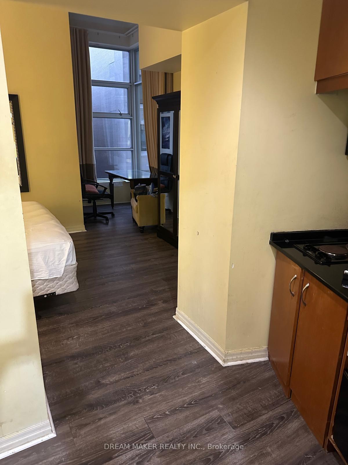 Photo 8 of Unit 918, 1 King Street W, Toronto, Bay Street Corridor — HOMEH
