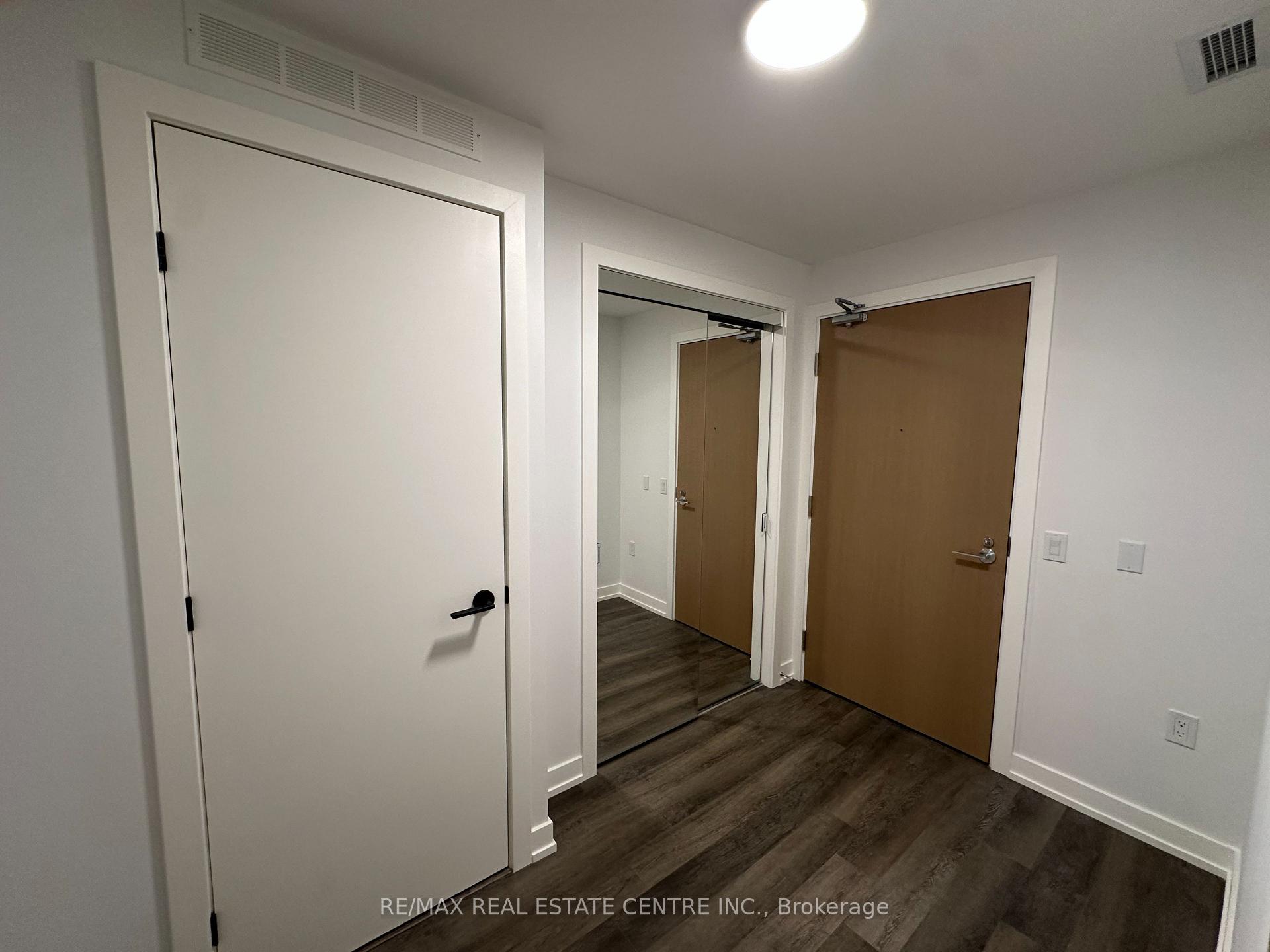 Photo 4 of Unit 409, 21 Meadowdale Road, Vaughan, Vaughan Corporate Centre — HOMEH